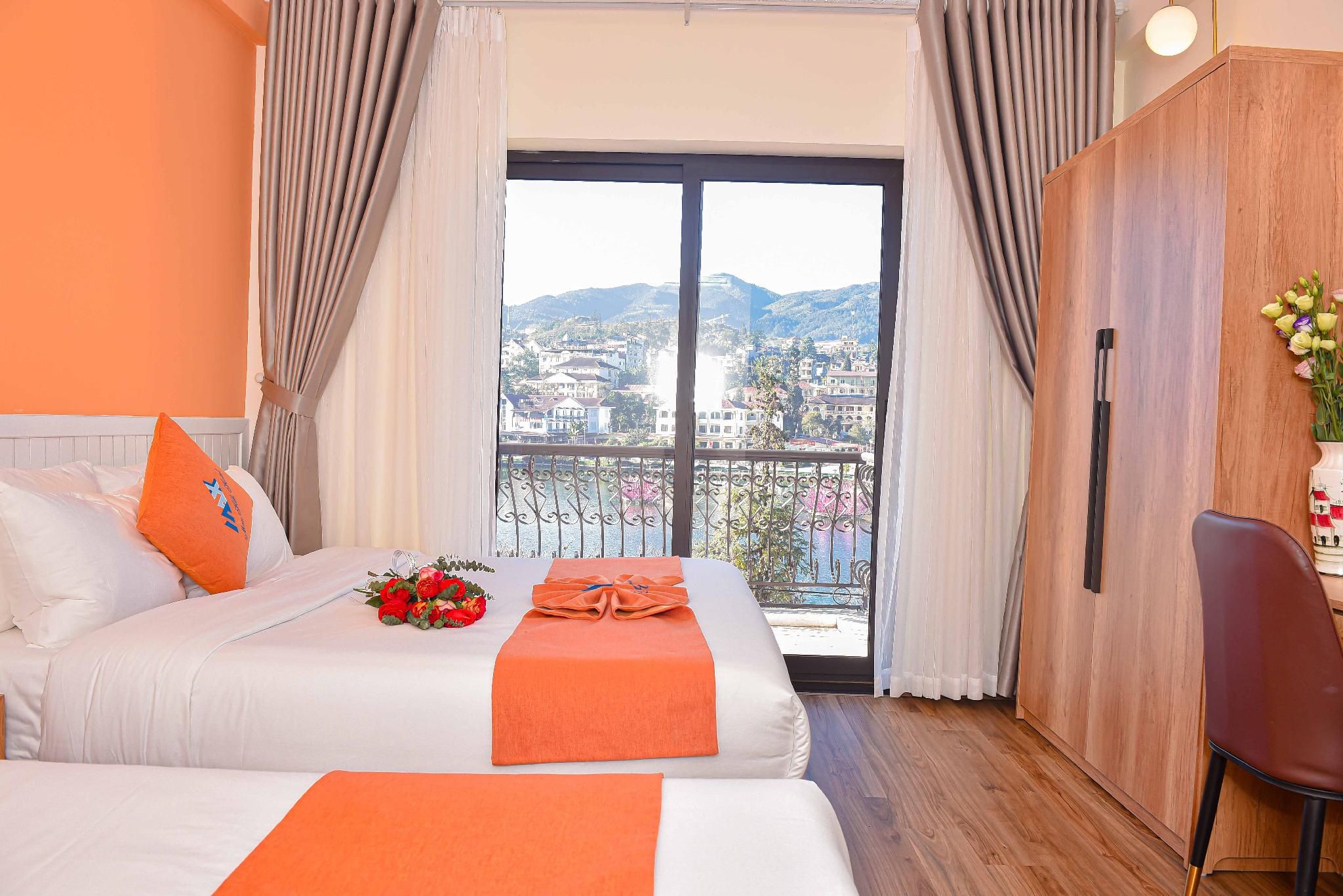 Mountain View Family Suite with Balcony