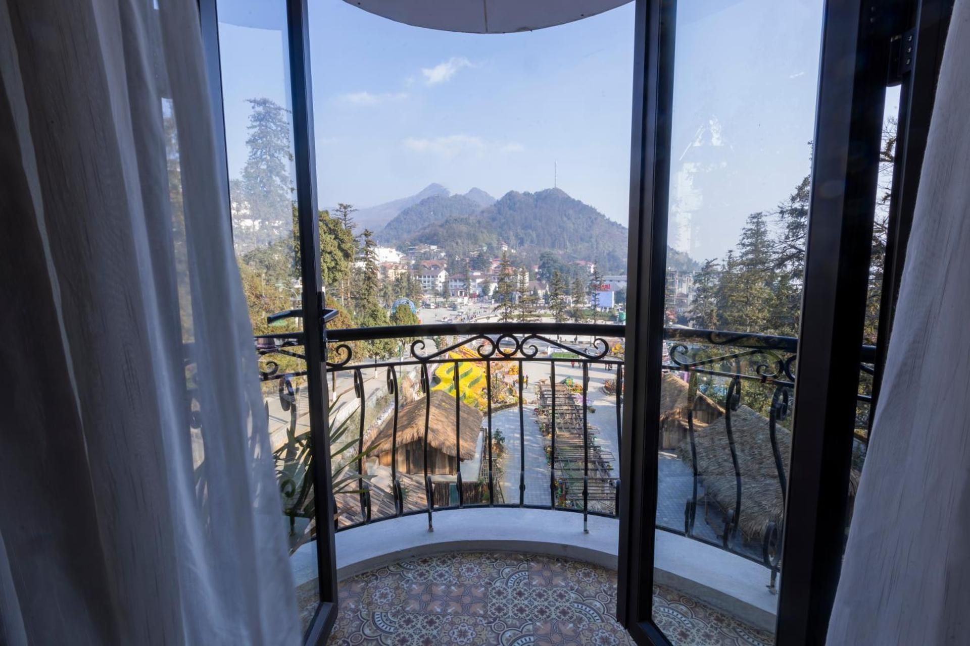 Deluxe Balcony Double