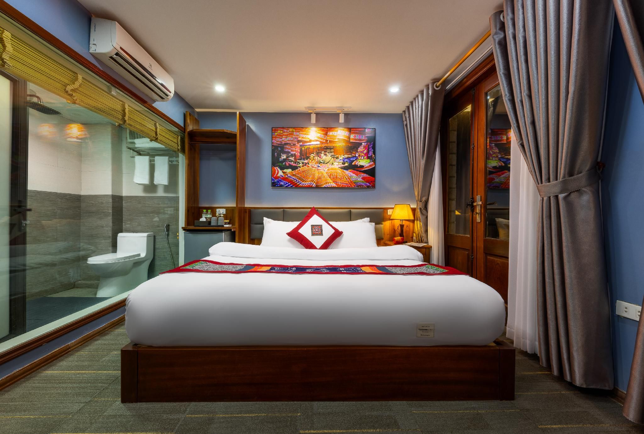 Deluxe Mountain View Room with Balcony