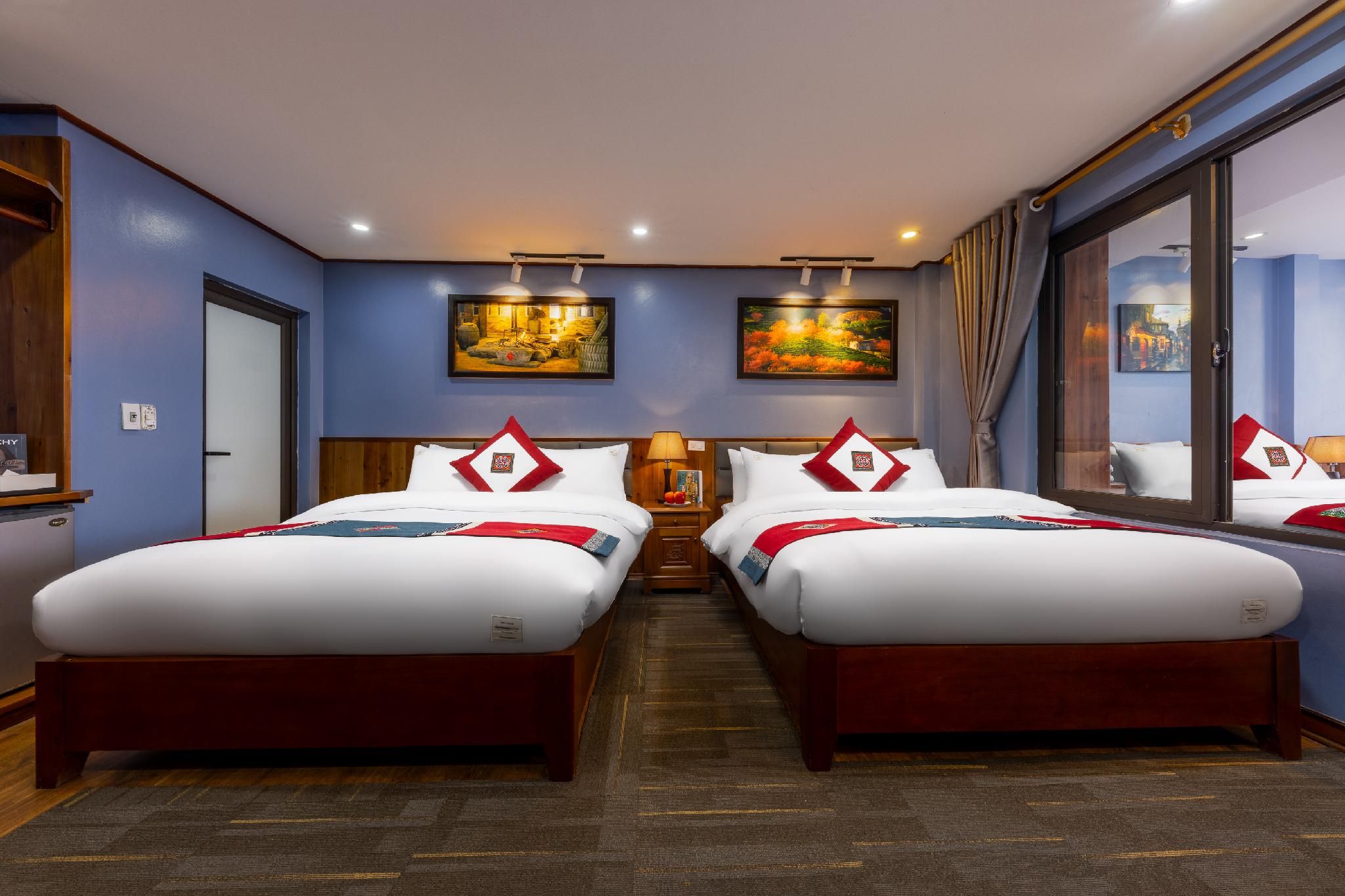 Connecting Suites with Balcony