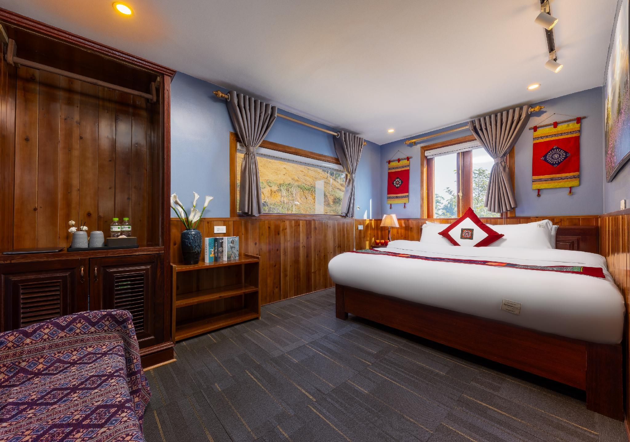 Deluxe Mountain View King Room
