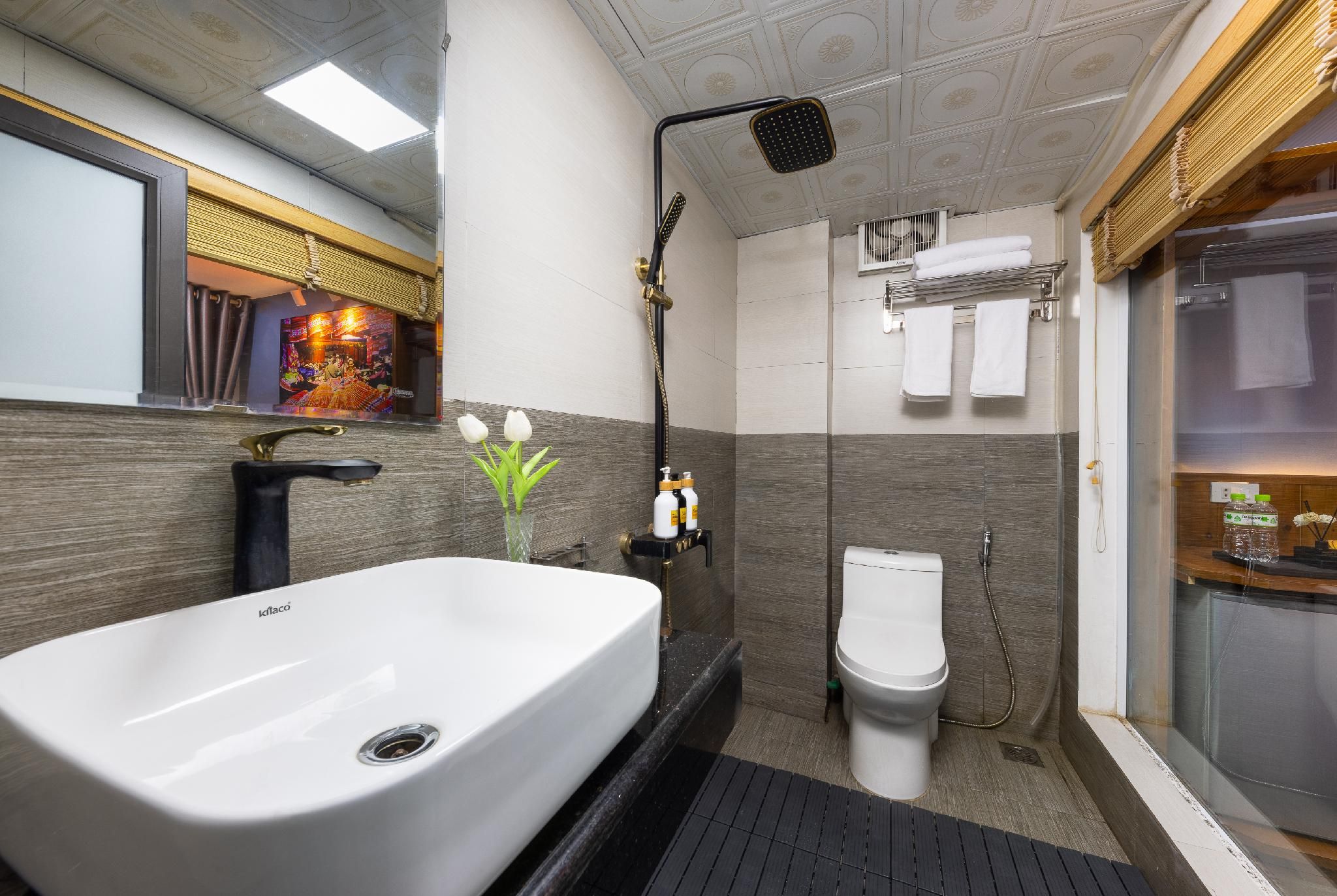 Deluxe Mountain View Room with Balcony