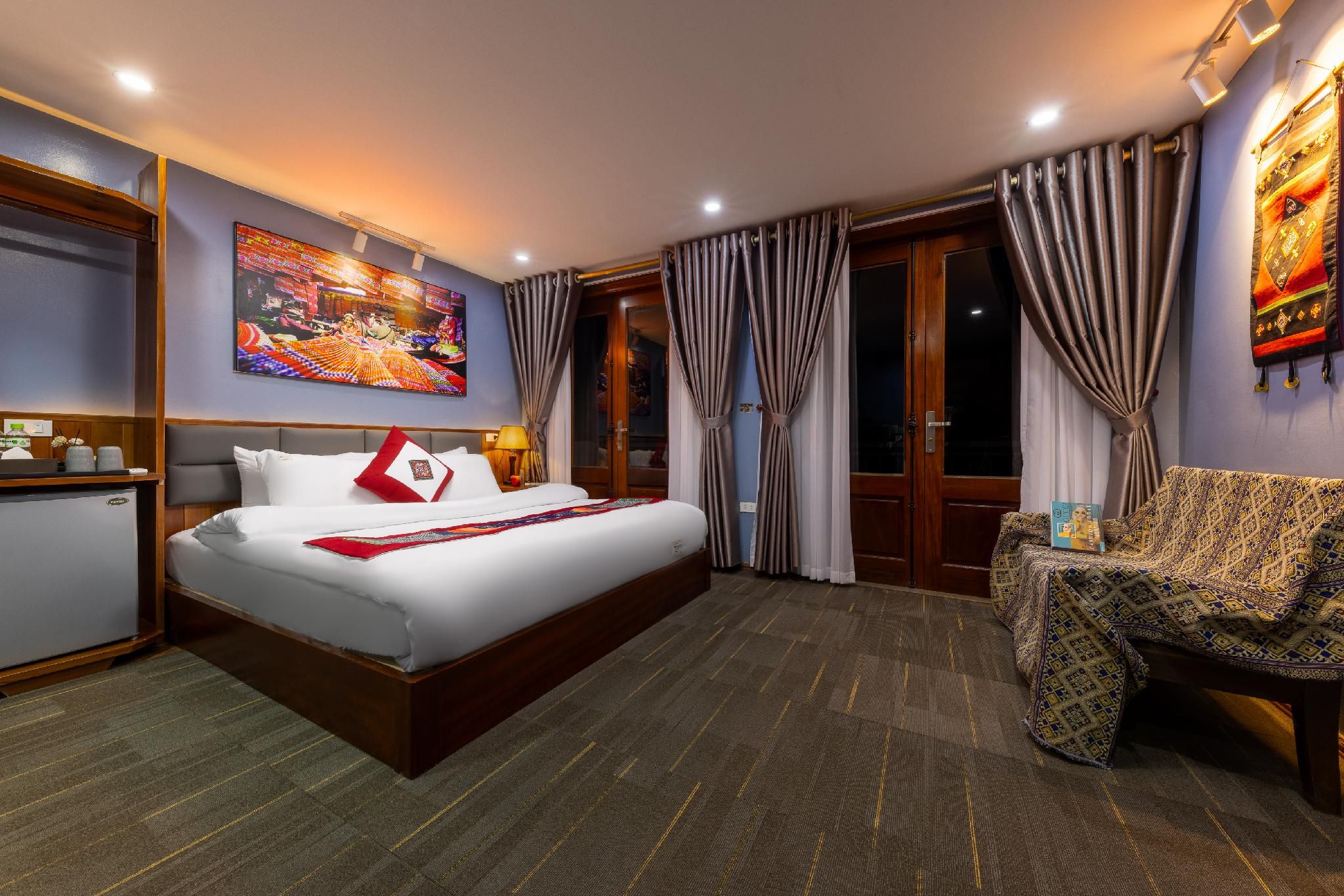 Deluxe Mountain View Room with Balcony