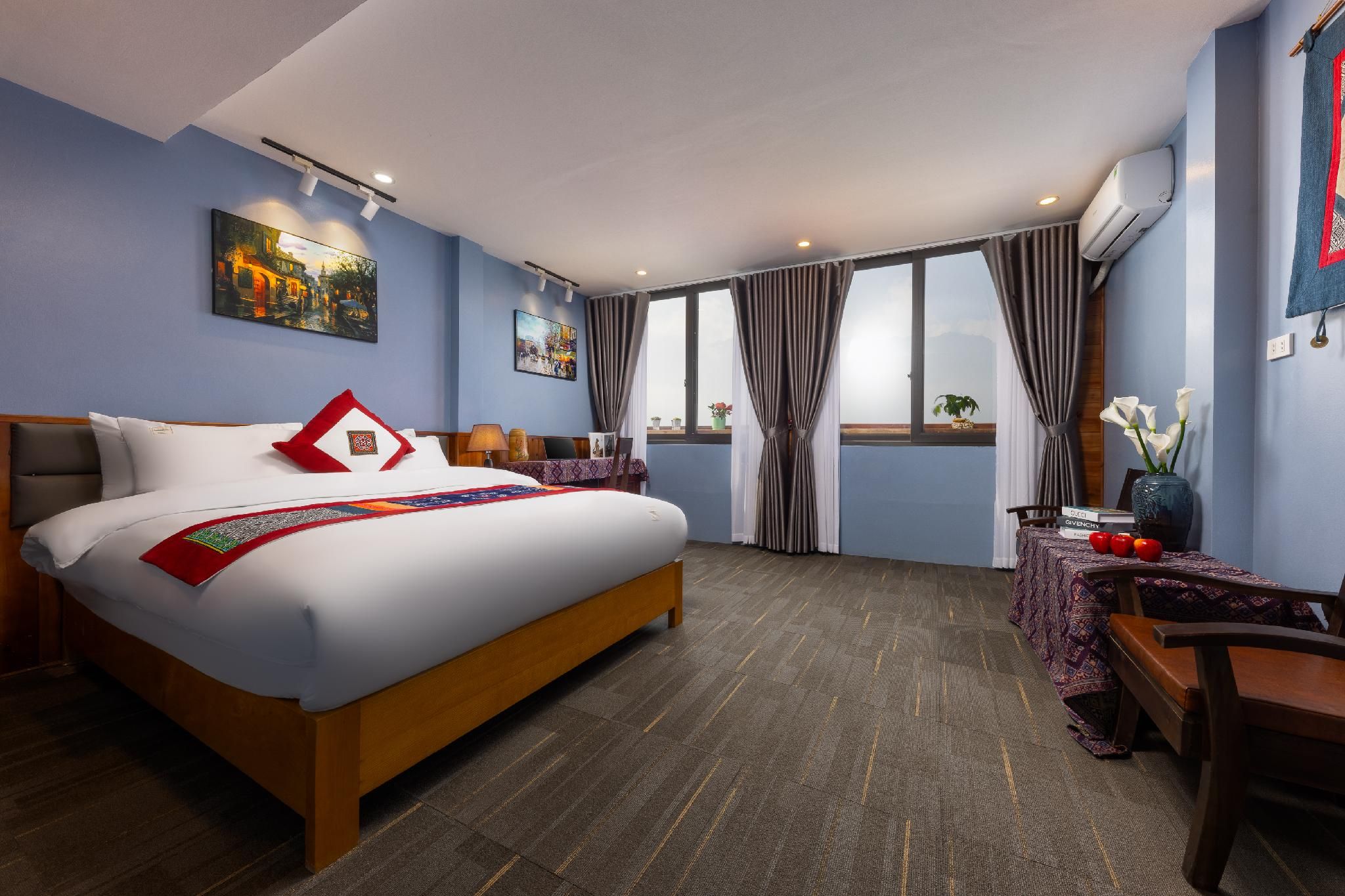 Connecting Suites with Balcony