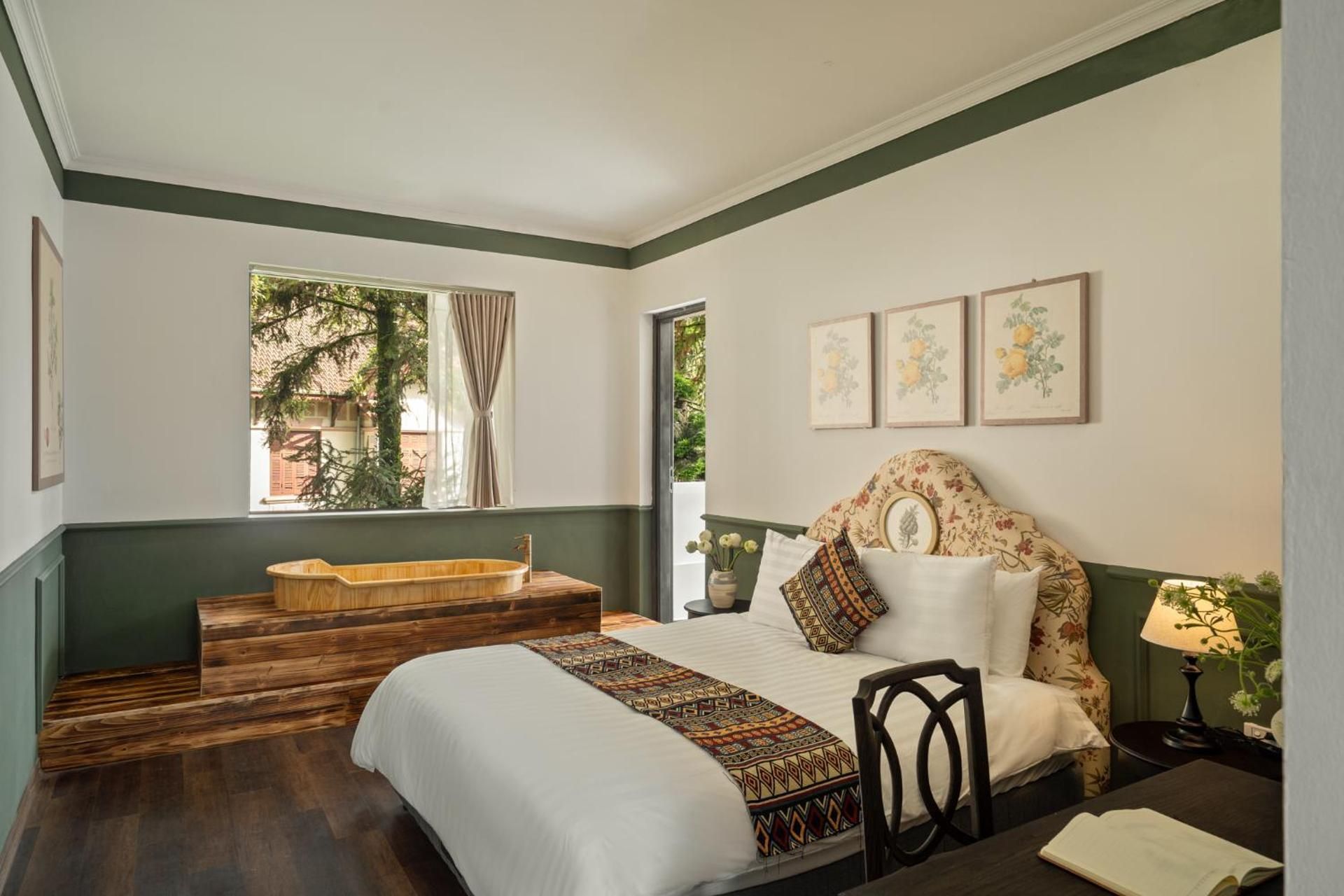 Deluxe Double with Bathtub