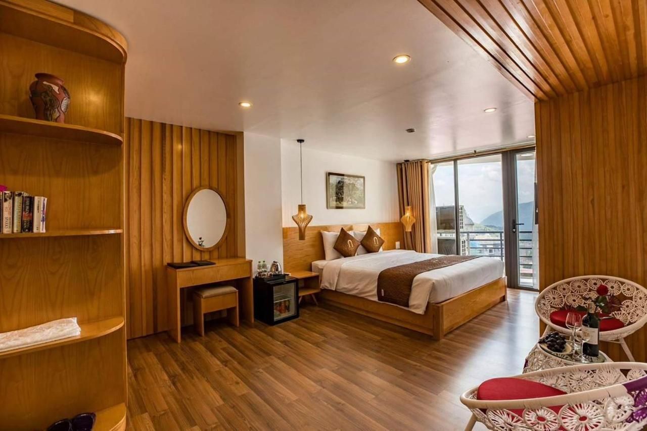 Deluxe Valley View Room