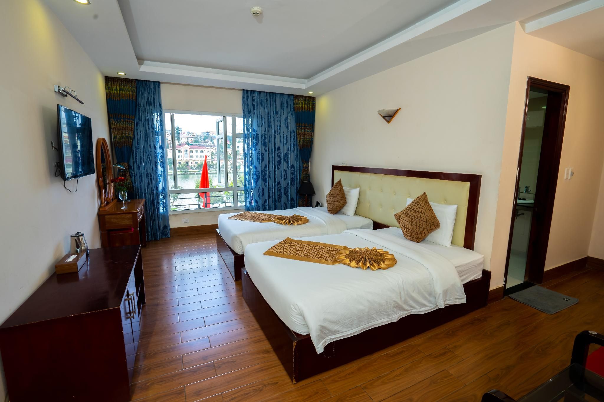 Deluxe Twin With Balcony