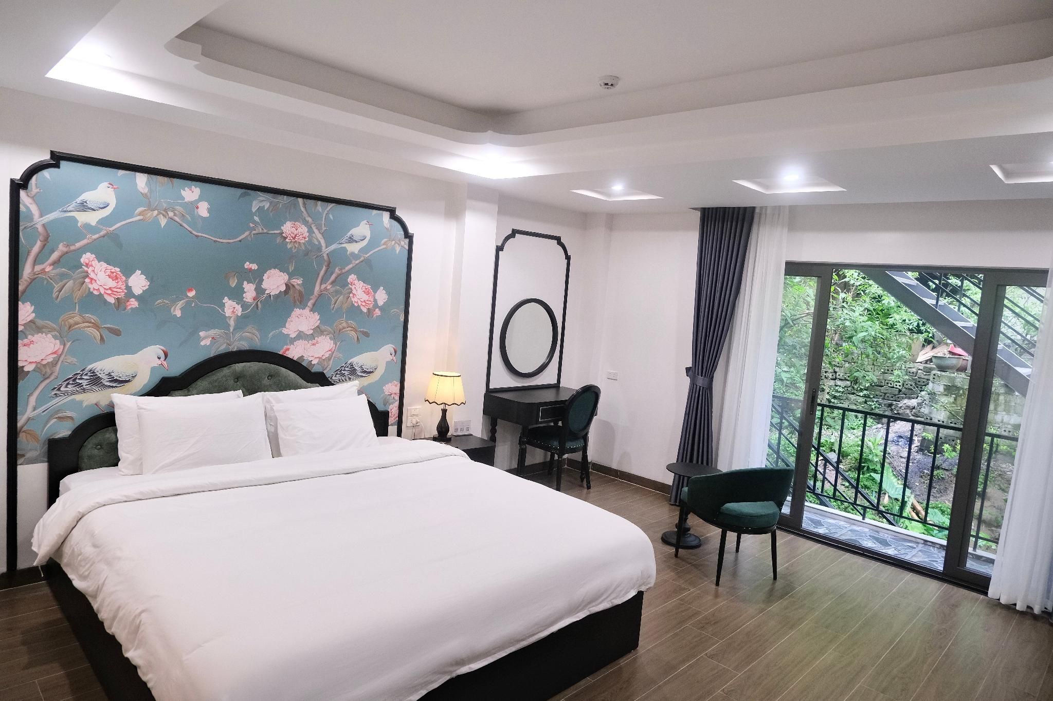 Premiere Corner King Room