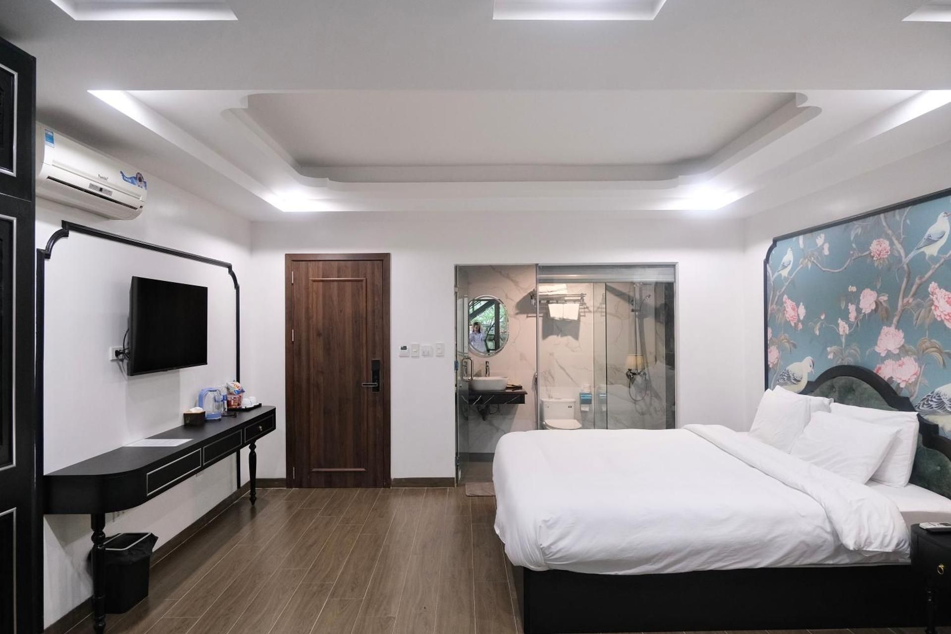 Premiere Corner King Room