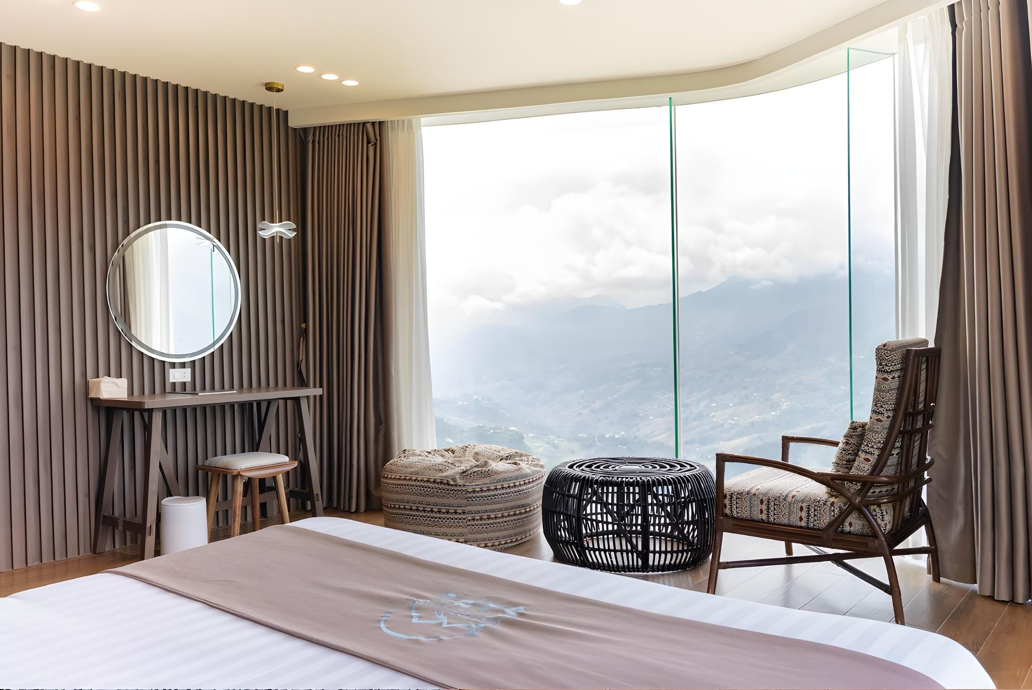 Premium Deluxe Panorama Mountain View Room