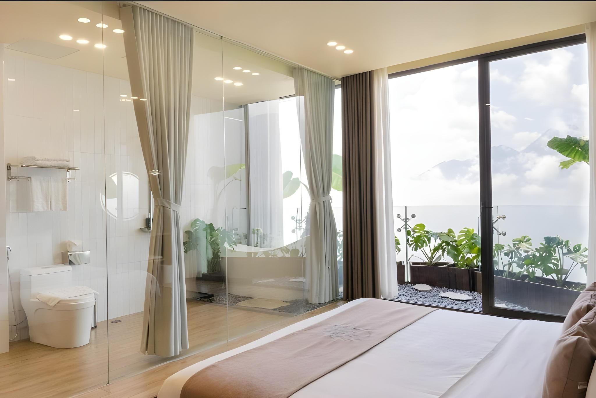 Deluxe Mountain View Room with Balcony