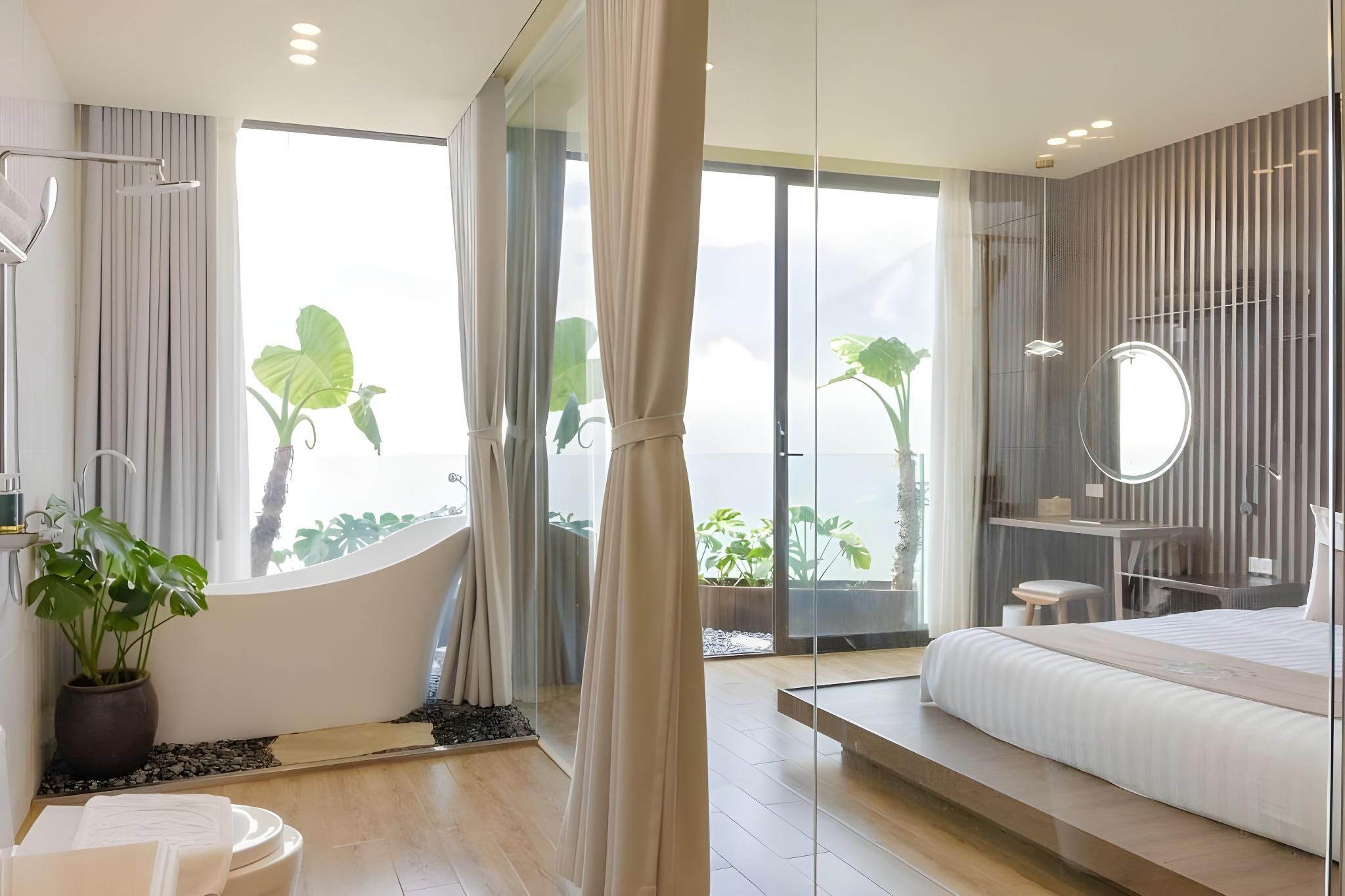 Deluxe Mountain View Room with Balcony