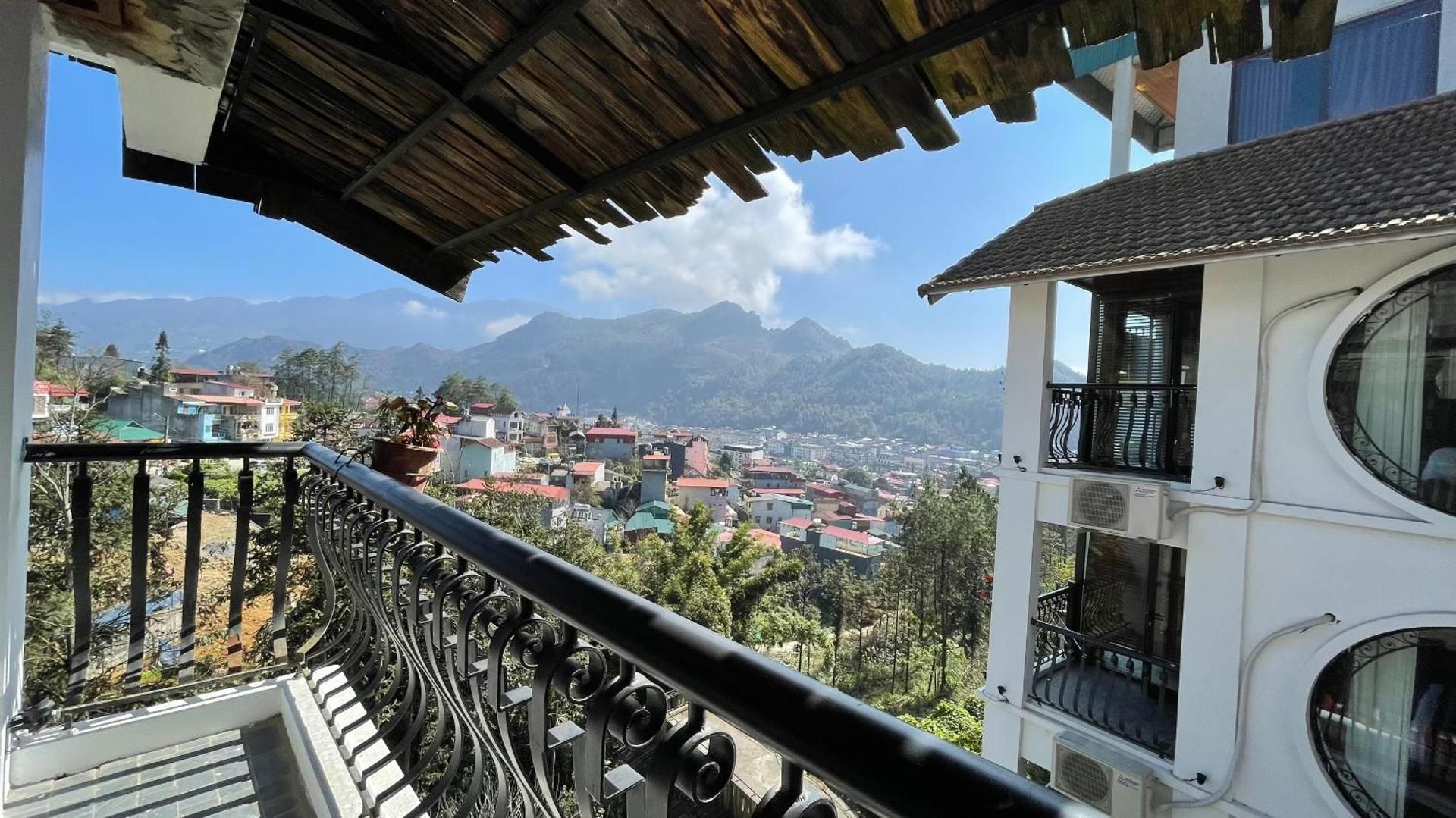 Double Room with Mountain View