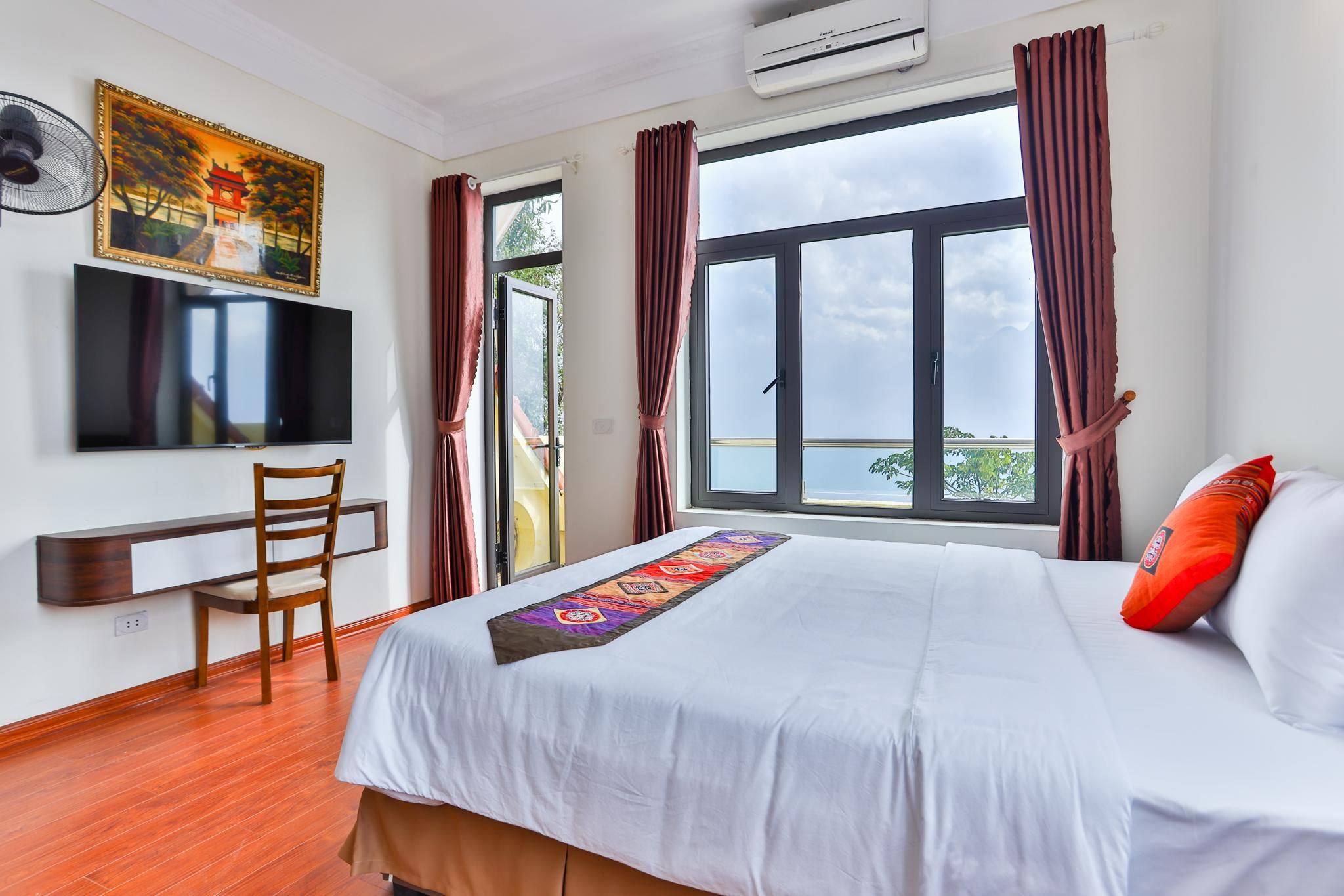 Deluxe Mountain View Room