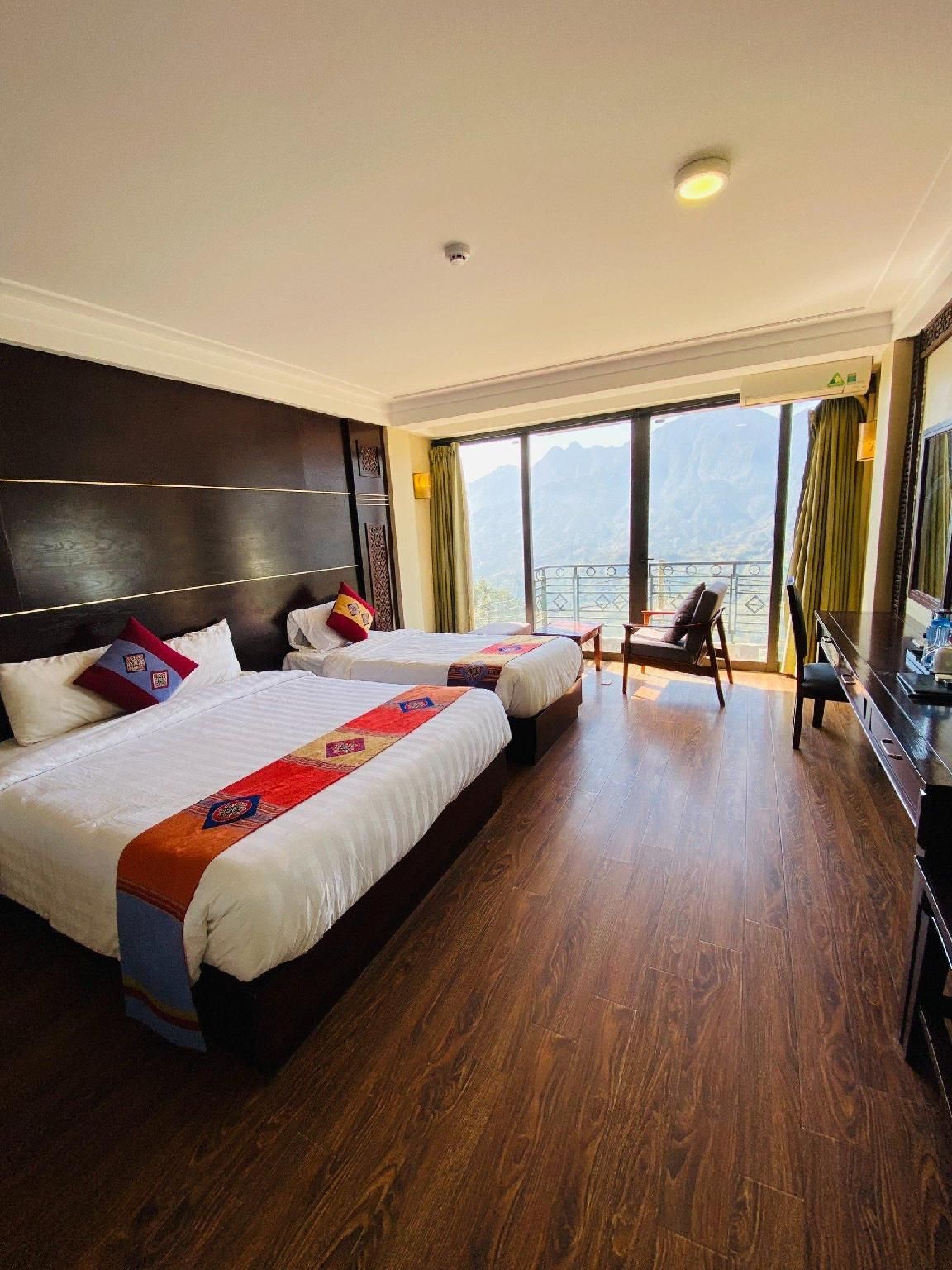 Triple Room with Mountain View