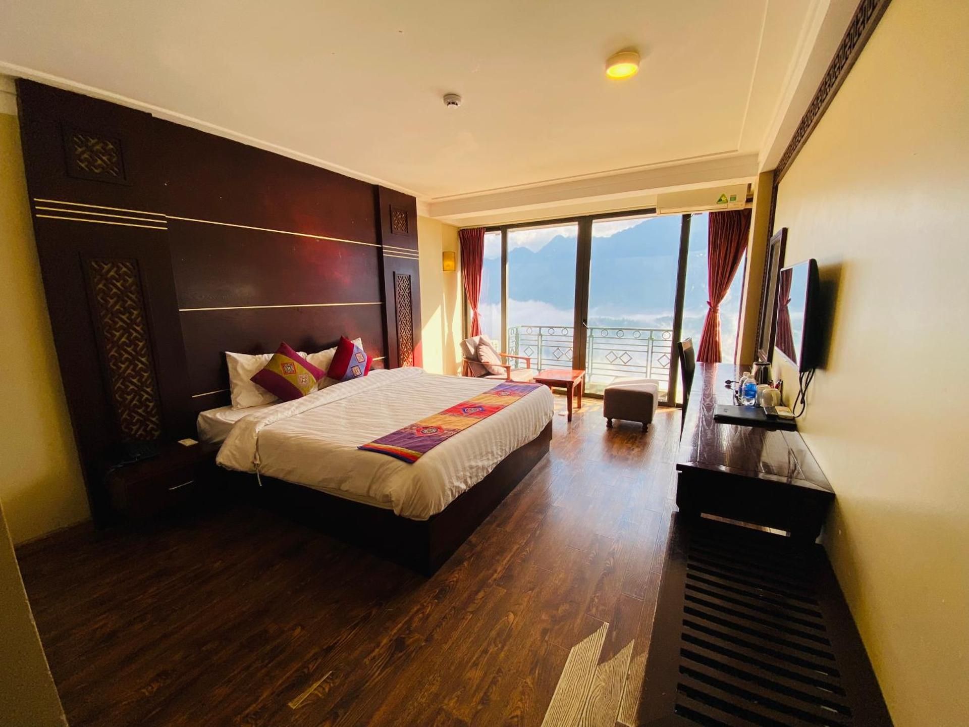 Deluxe Double or Twin Room with Mountain View