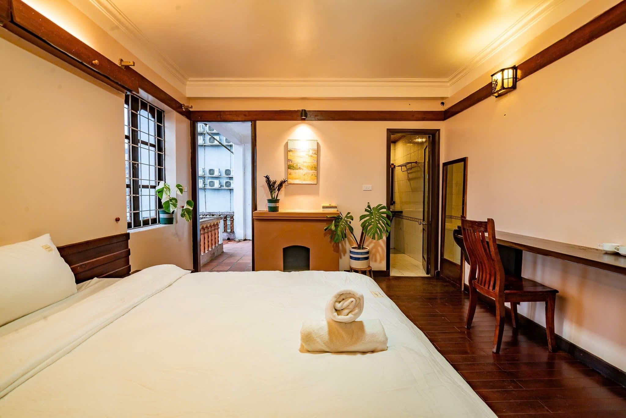 Deluxe Mountain View Double Room with Balcony