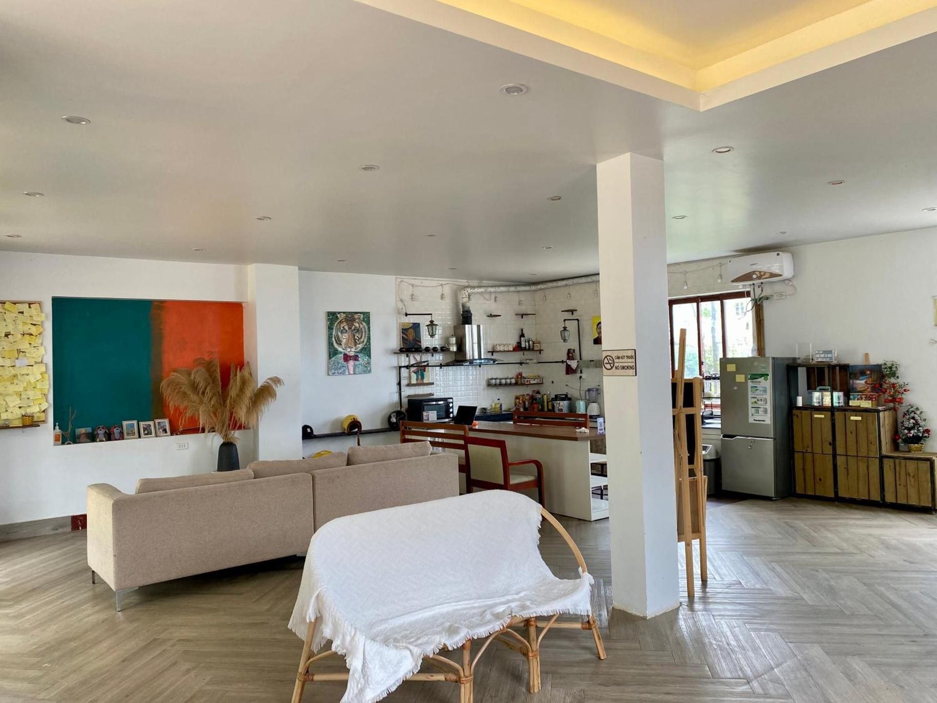 shared lounge/tv area