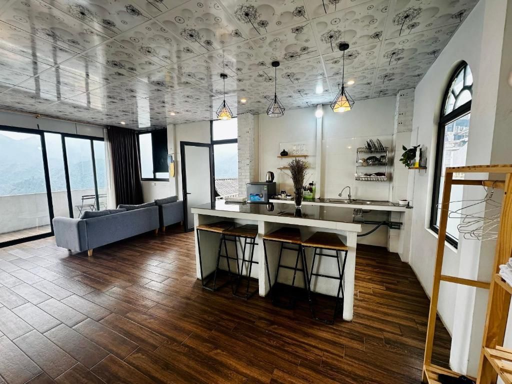 Cat Cat Garden House