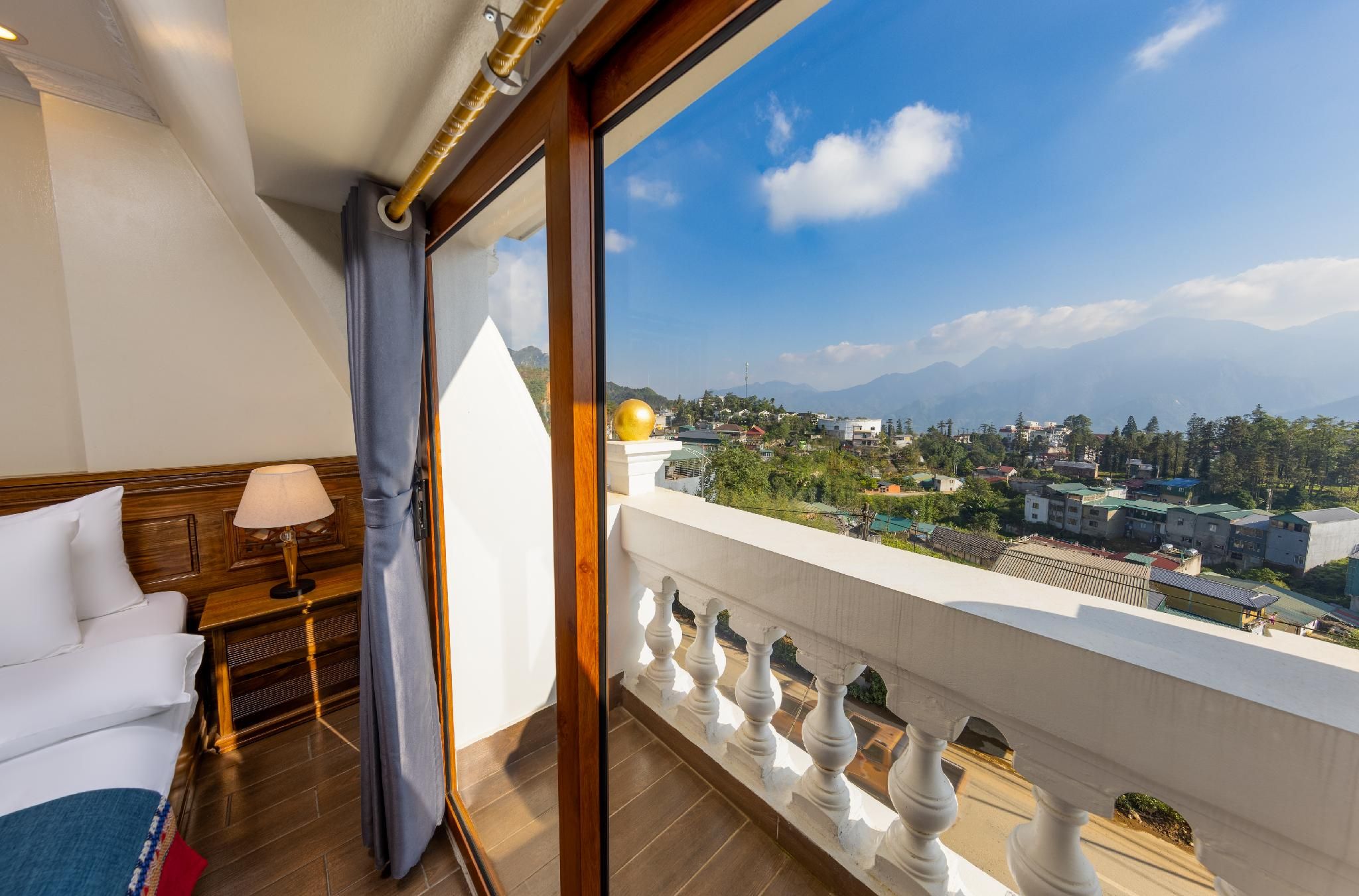 Balcony Room - Non-Smoking