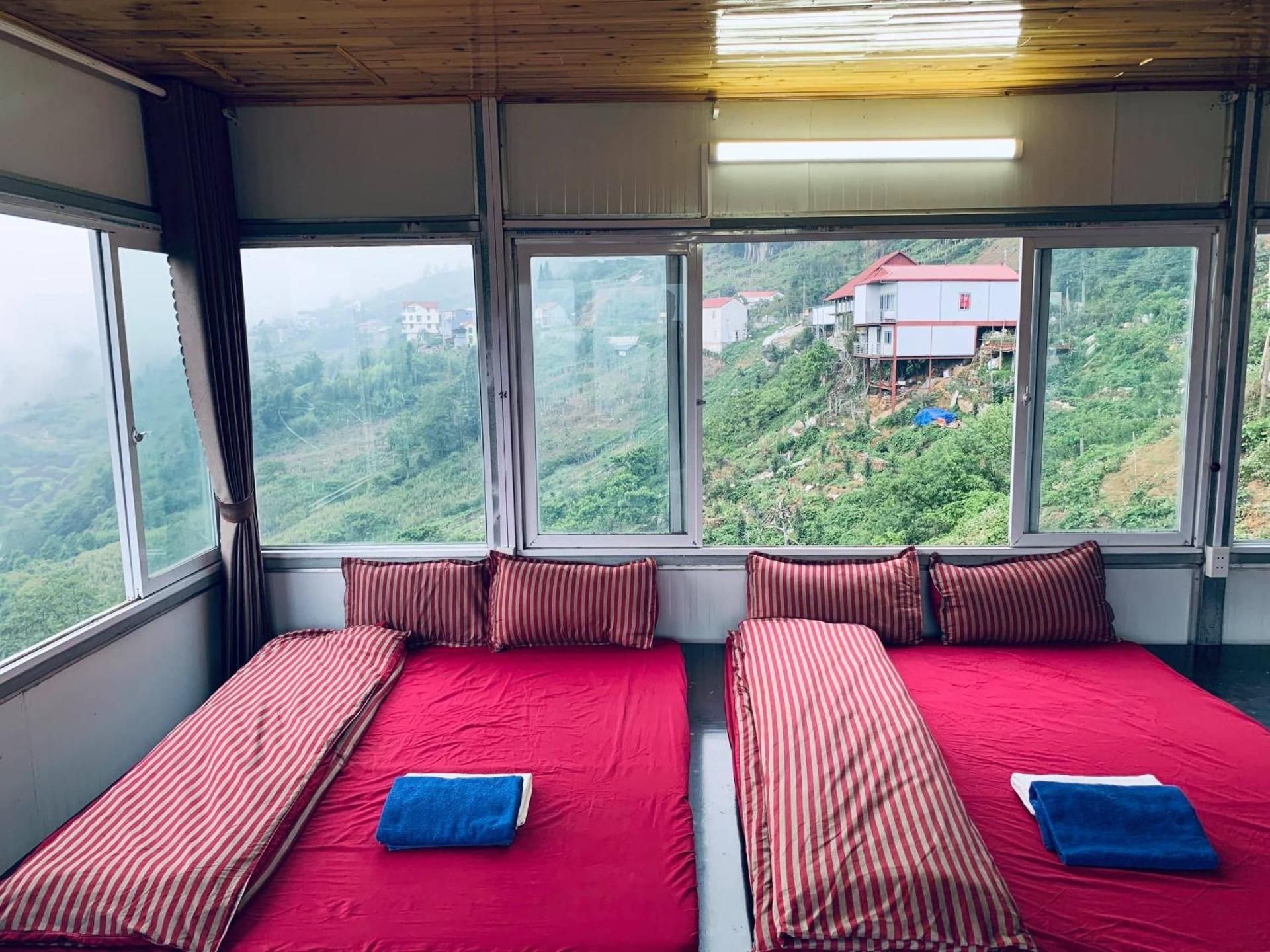 10-Bed Mixed Dormitory Room