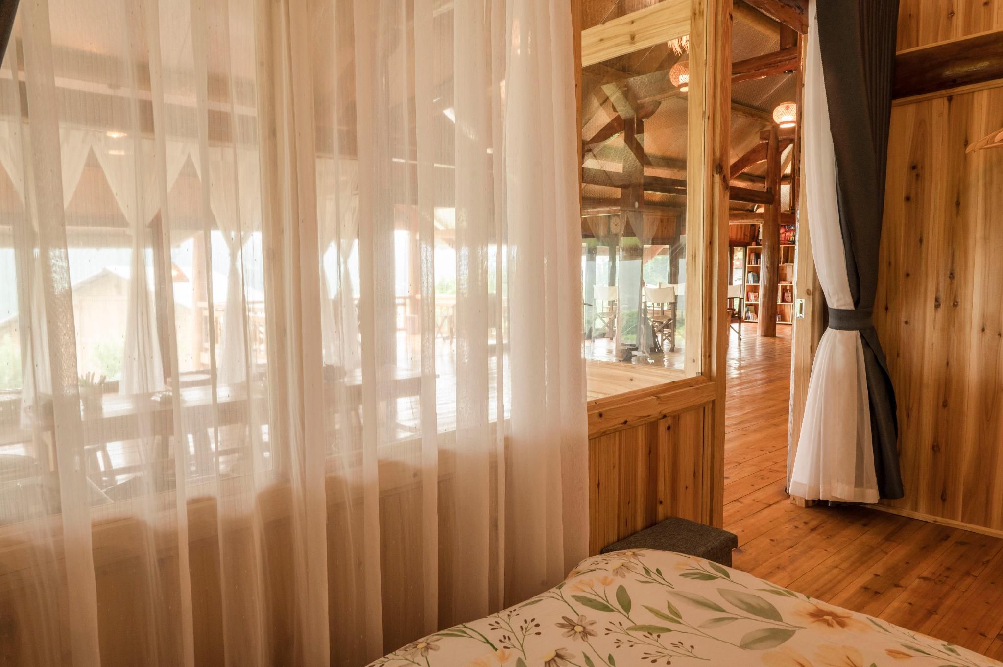 Deluxe Internal Window