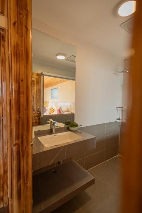 Muong Hoa Hillside Homestay Junior Suite with Balcony 3