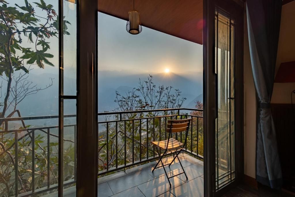 Muong Hoa Hillside Homestay Junior Suite with Balcony 2