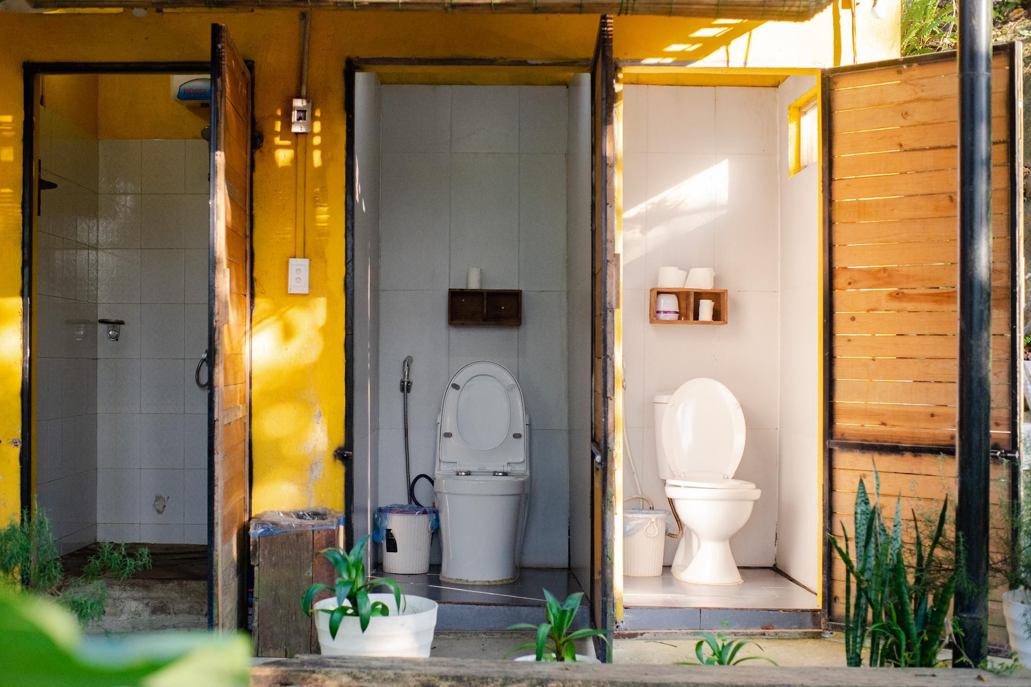Queen Bedroom with Window