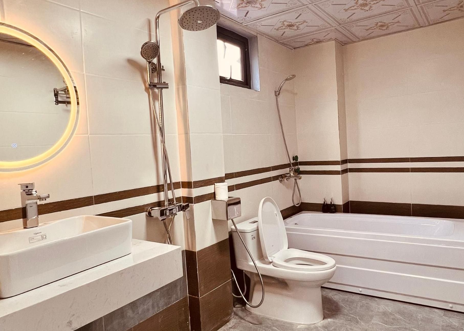 Family Room with Bathtub