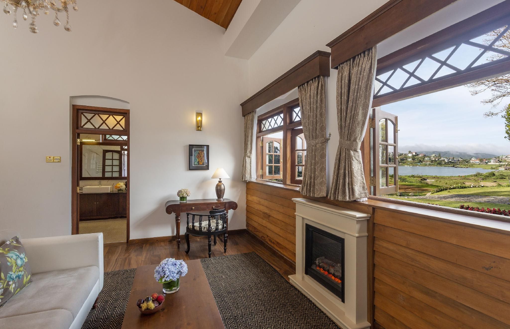 W15 Lake Gregory Deluxe Lake View 3