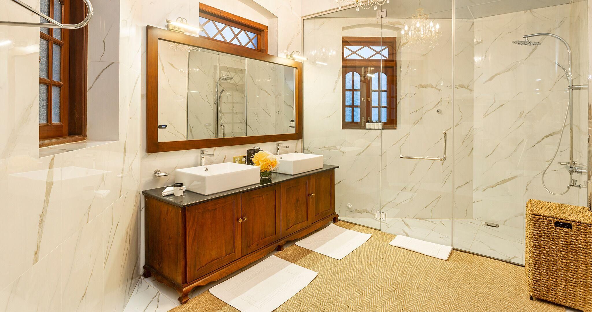 W15 Lake Gregory Deluxe Lake View 2