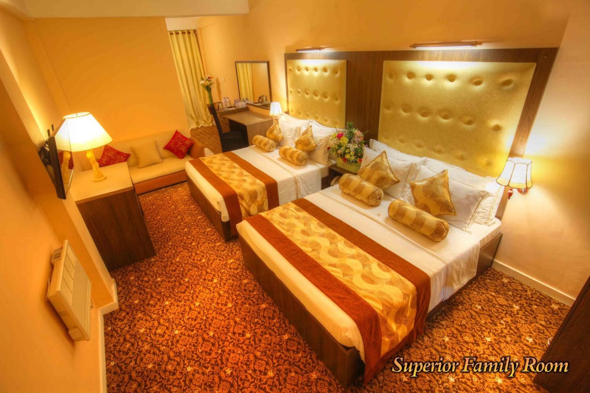 The Queensburry City Hotel Deluxe Quadruple Room 2