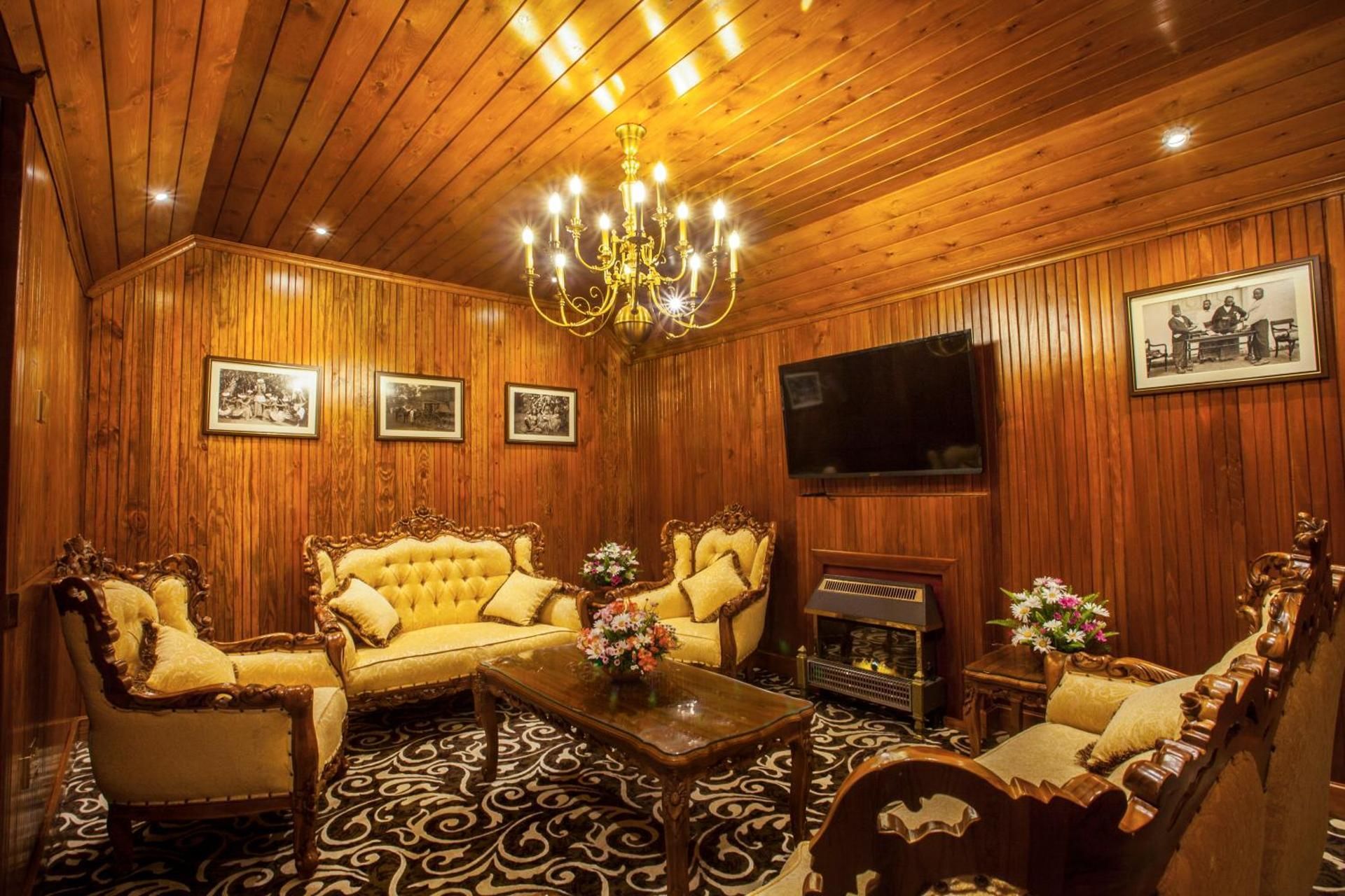 shared lounge/tv area