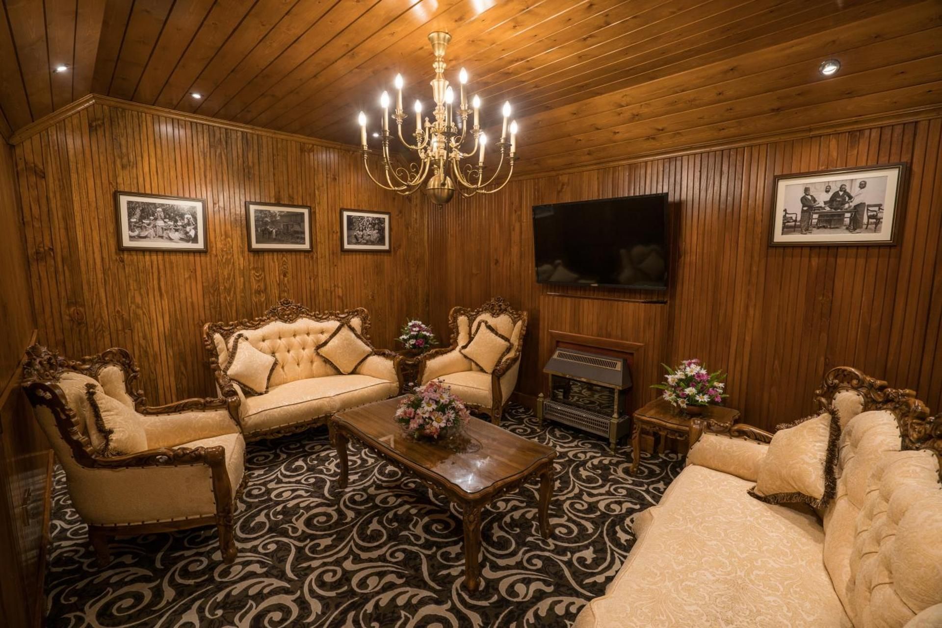 shared lounge/tv area