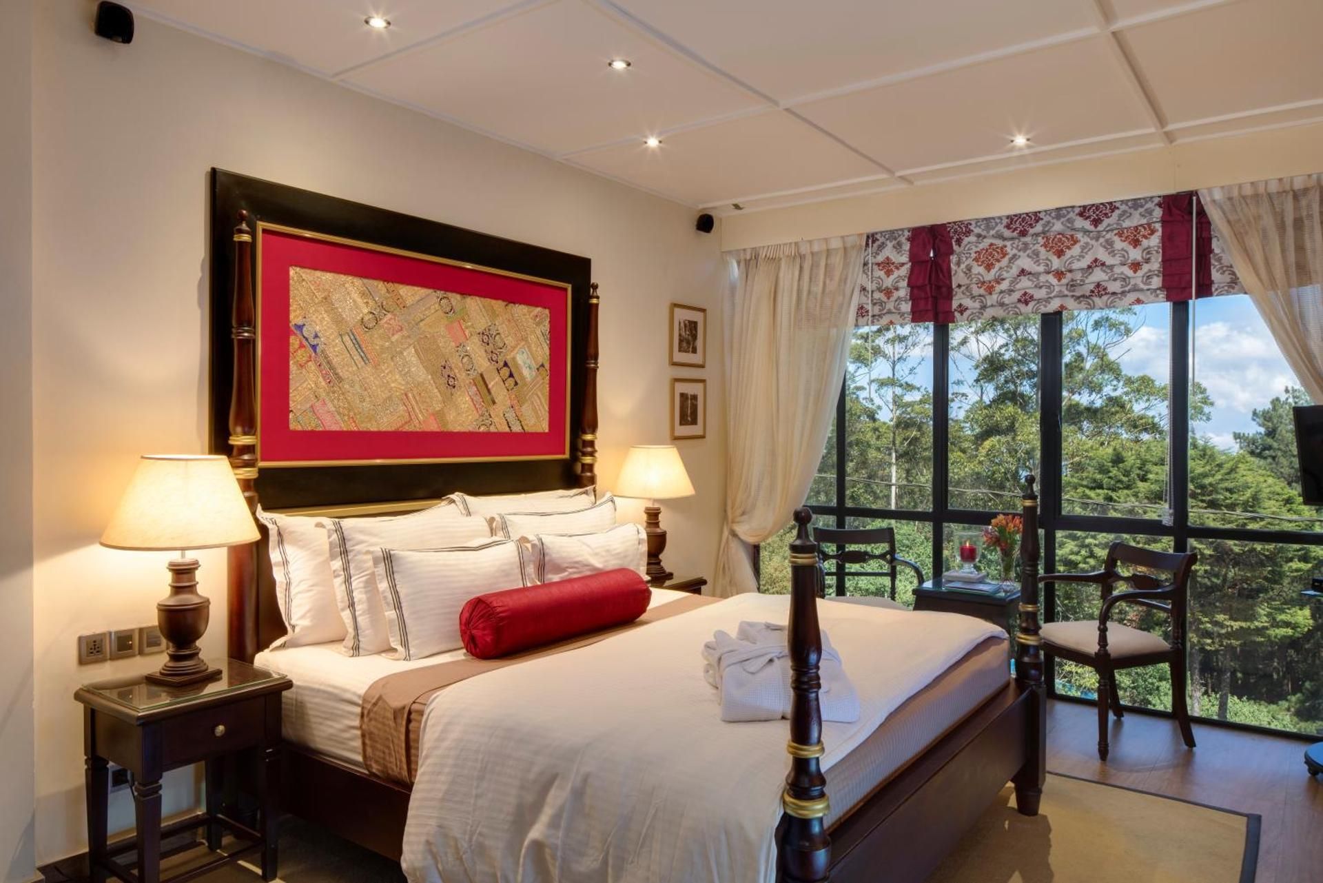 King Room on upper floor with Mountain and Tea Estate view 