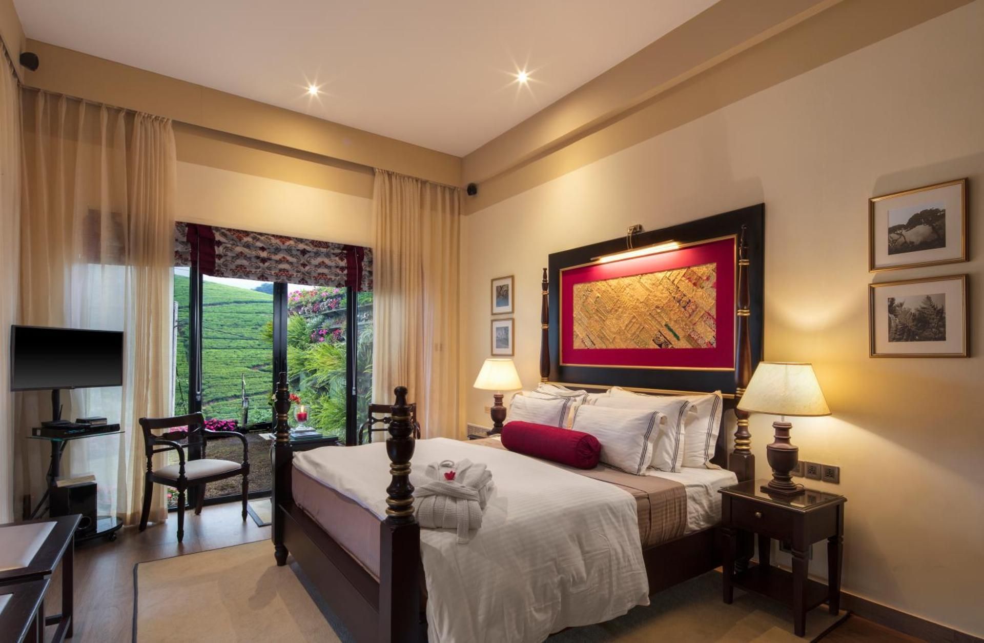 King Room on ground floor with Garden access and Mountain View 