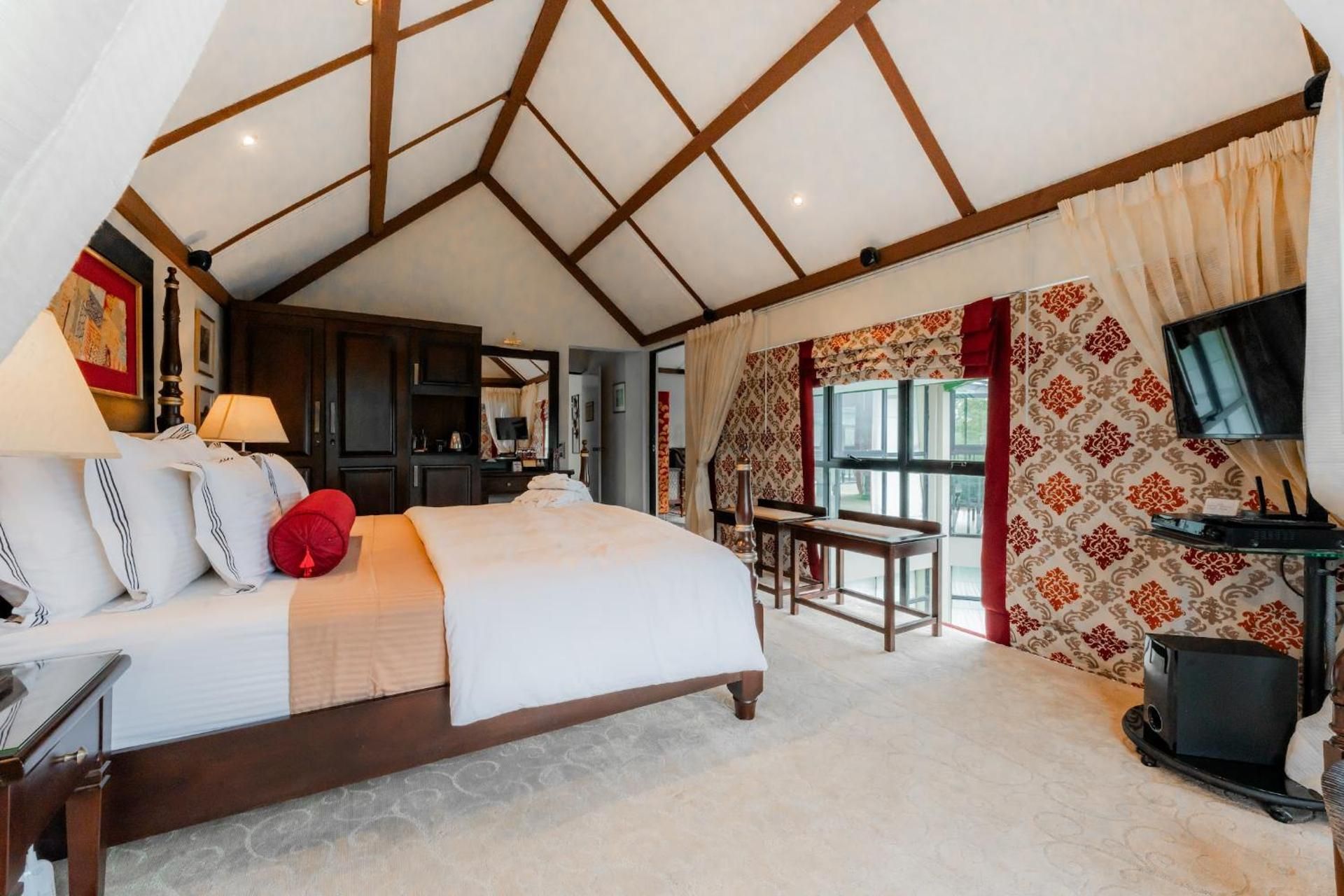 Deluxe Junior Suite with Tea Estate View