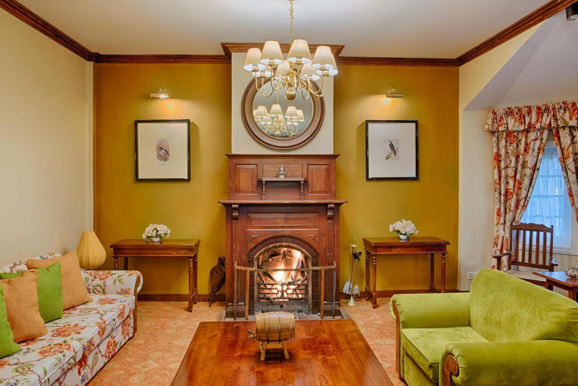 shared lounge/tv area