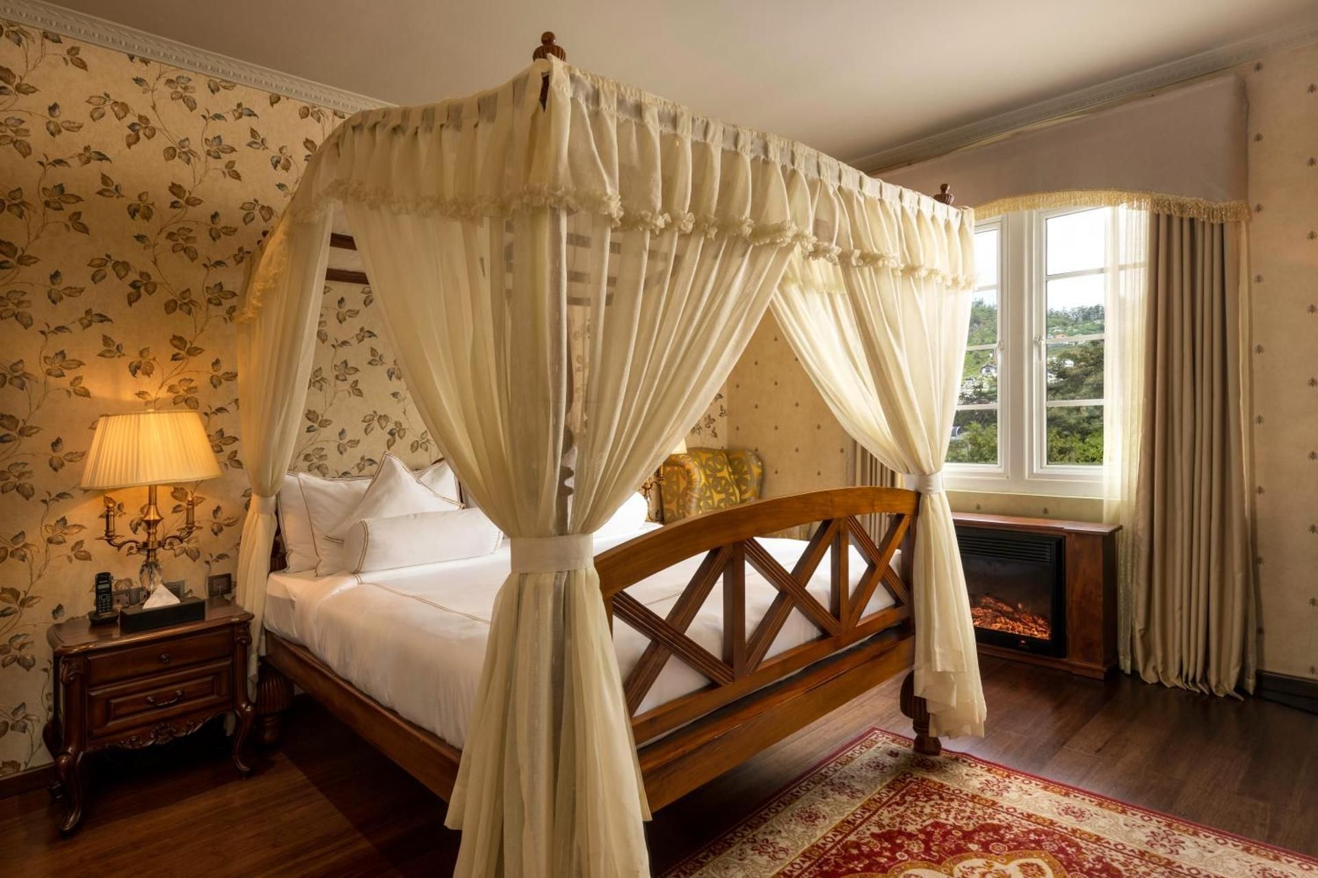 The Westbury Palace Prestige Deluxe Room 2