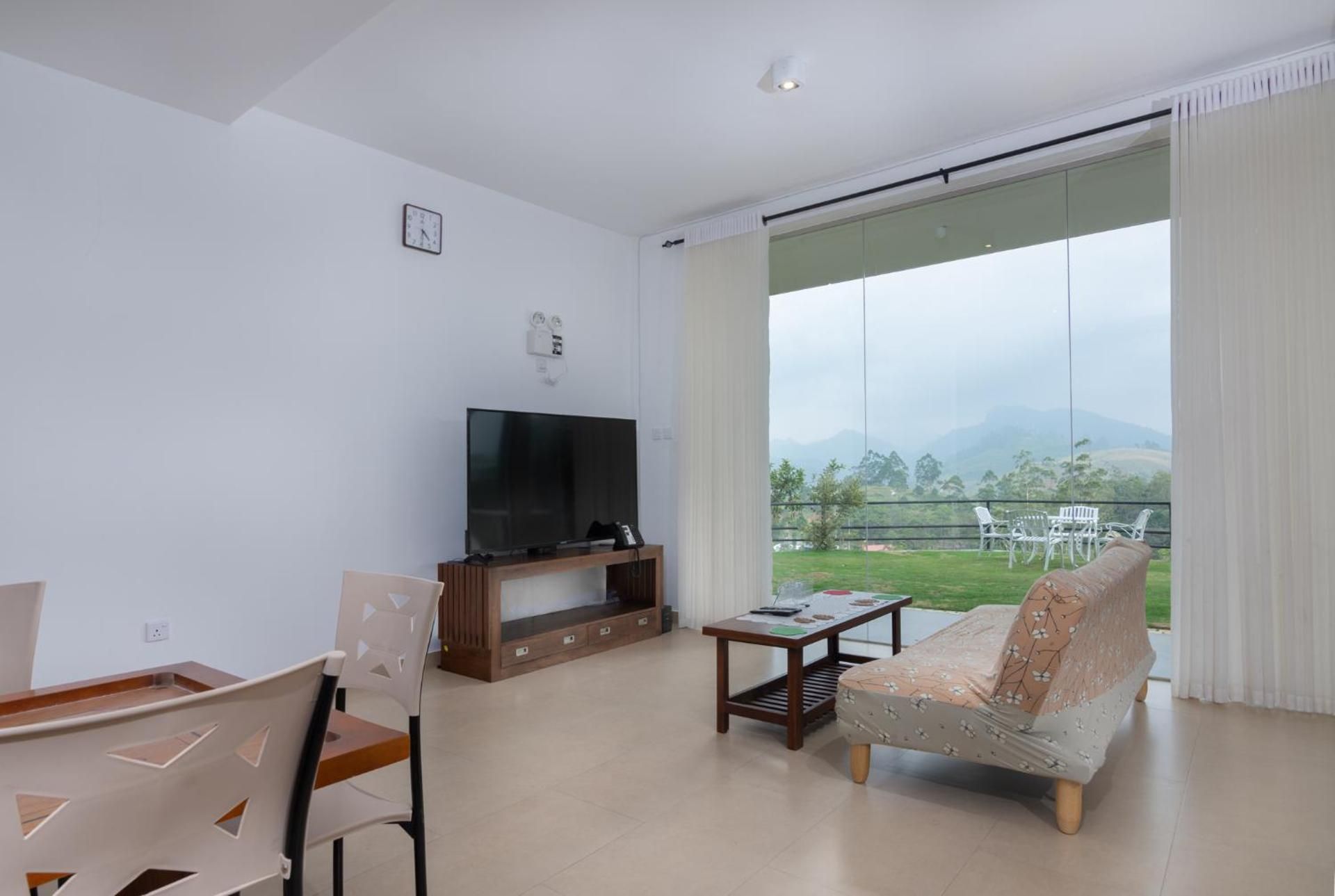 shared lounge/tv area