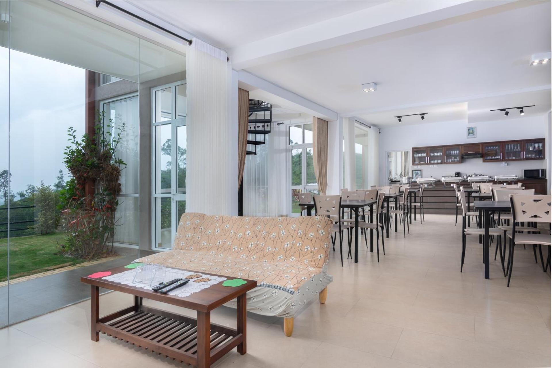 shared lounge/tv area