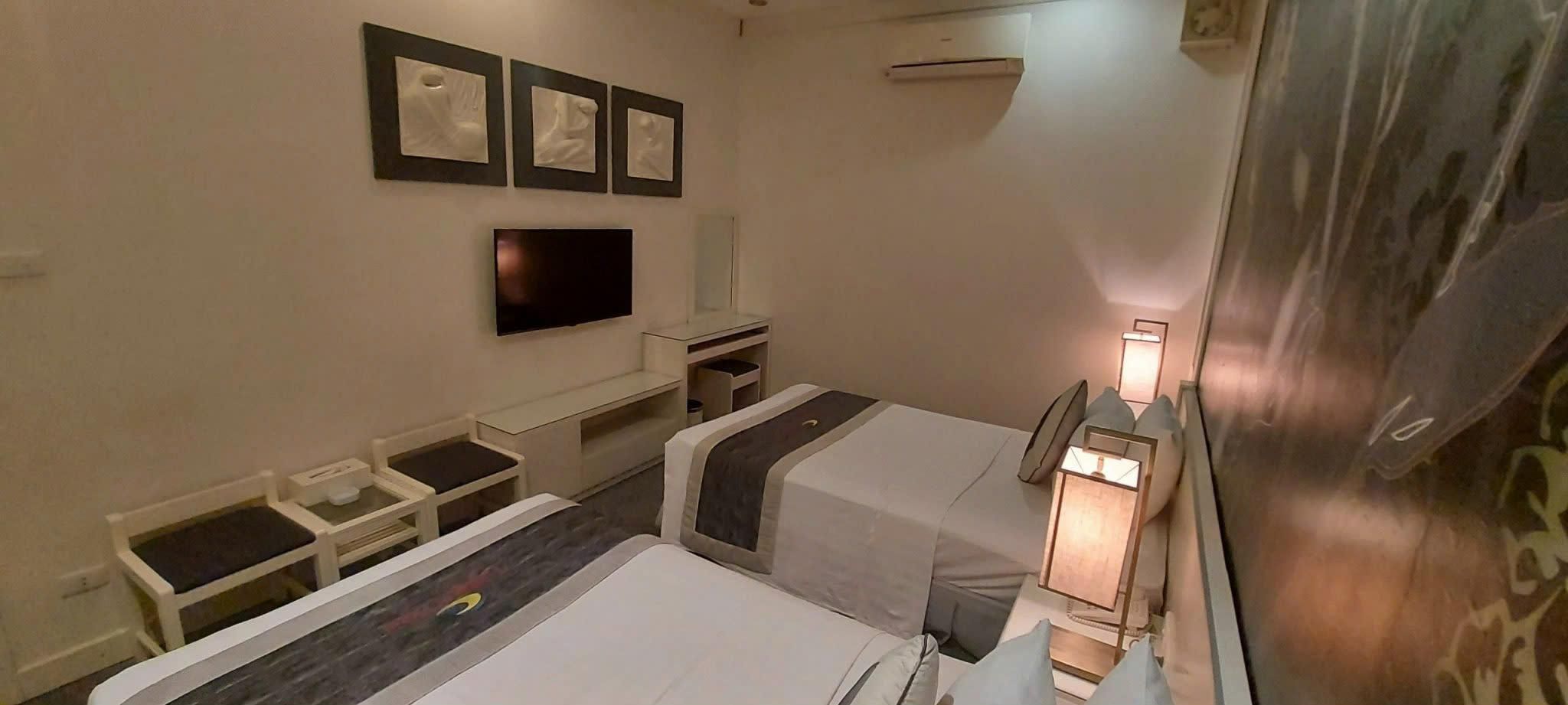 Deluxe Twin Bed with Jacuzzi