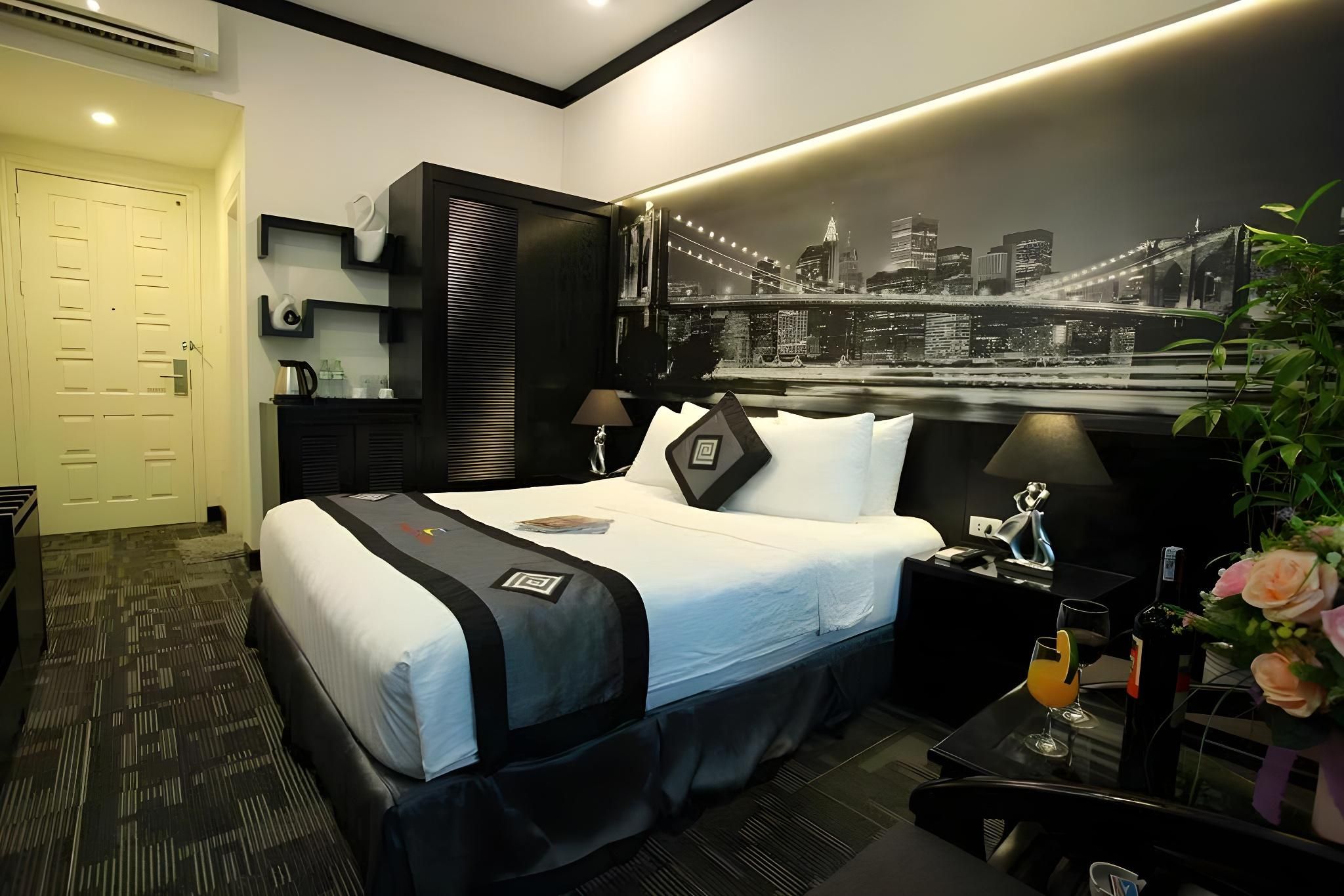 Deluxe Queen Room