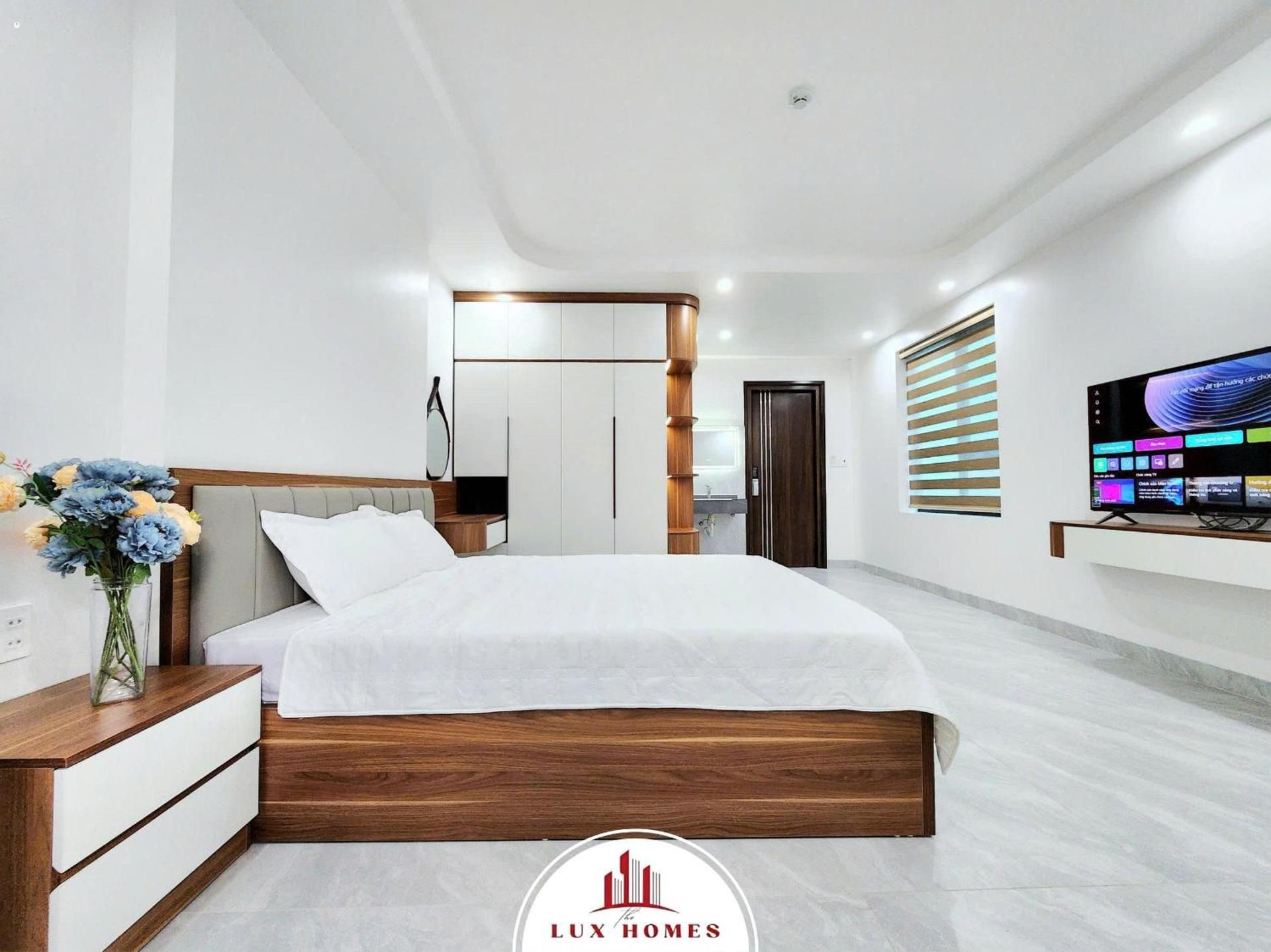 The LuxHomes Apartment - 231 Văn Cao Apartment