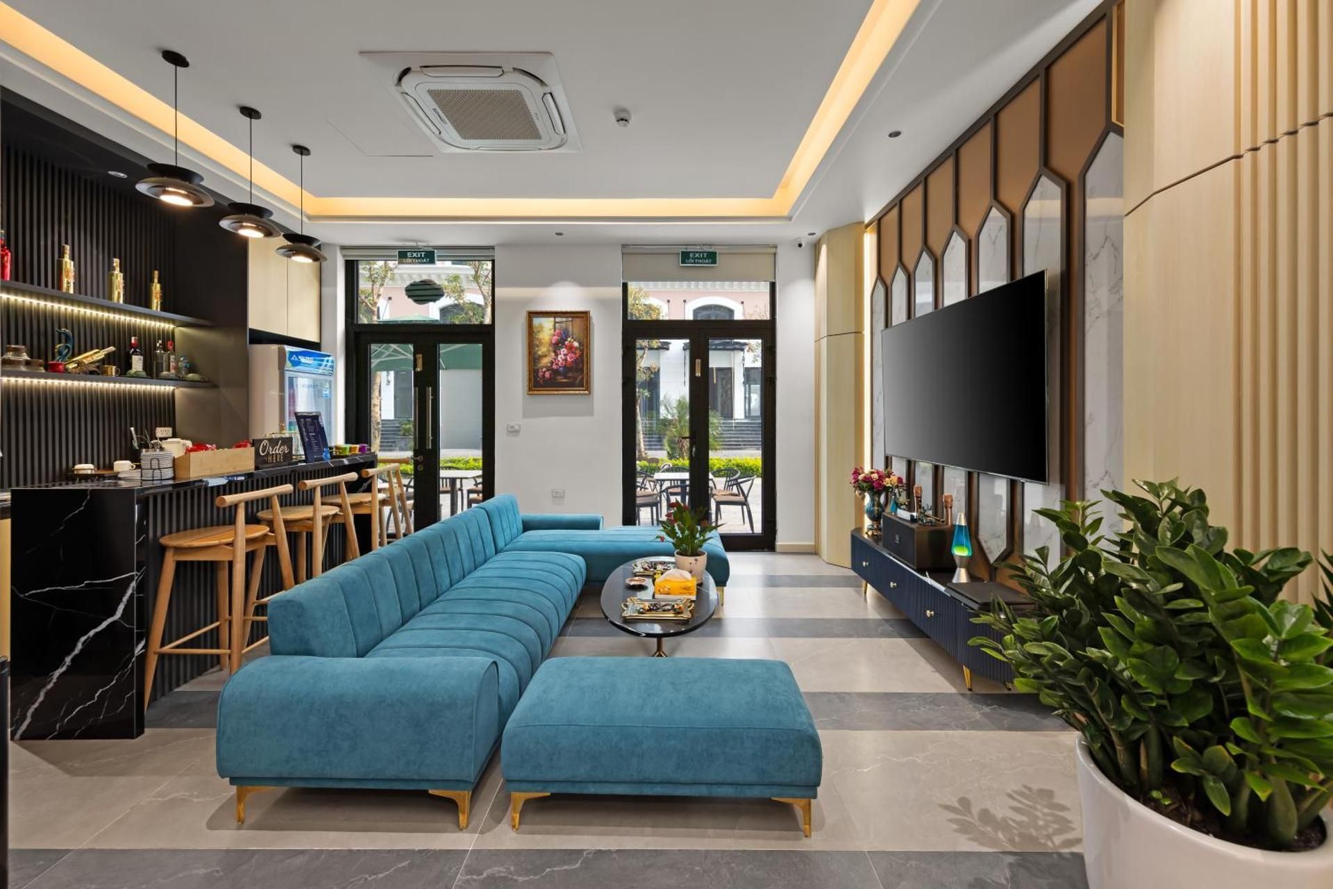 shared lounge/tv area