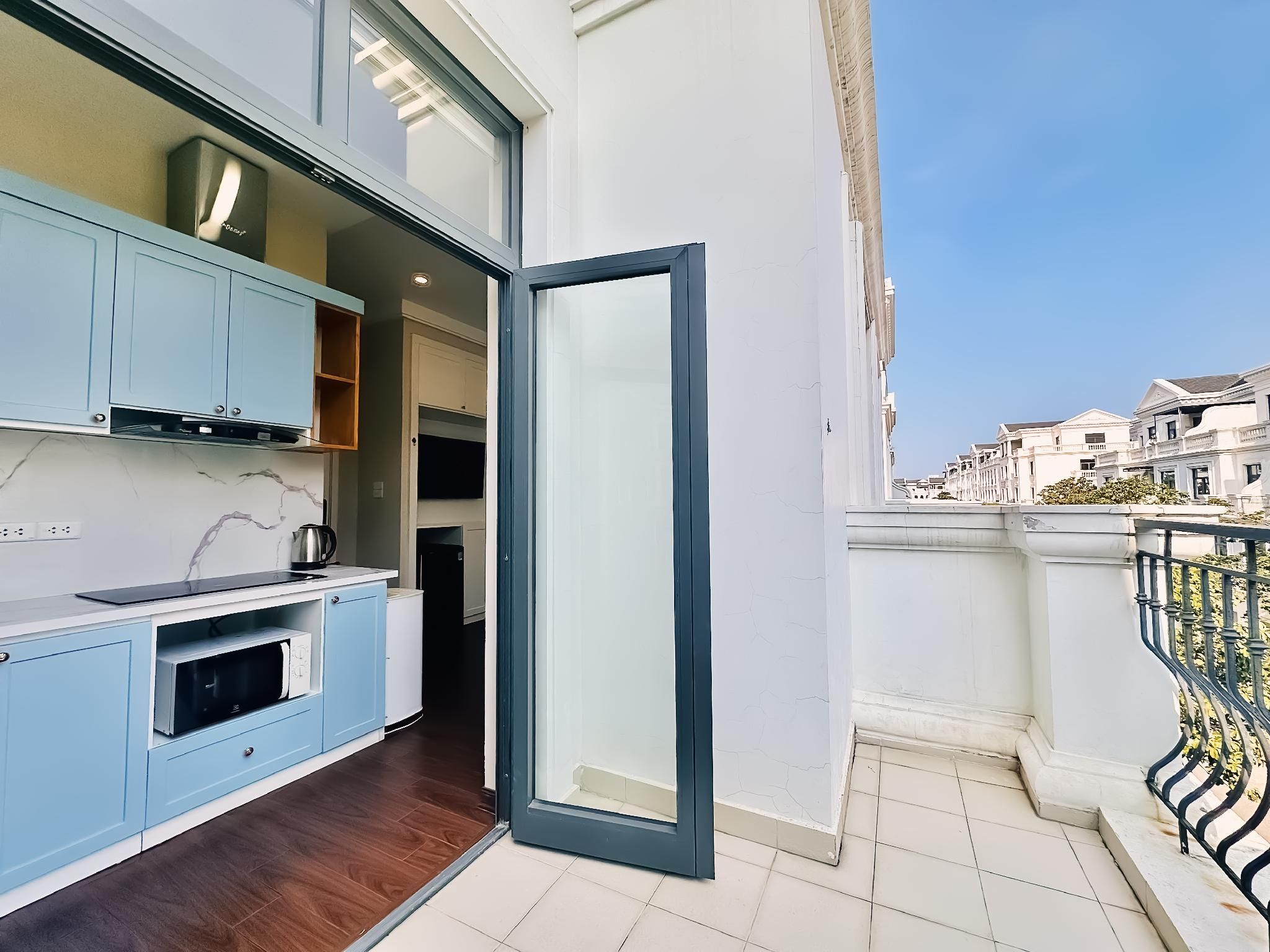 Deluxe Studio Apartment with Balcony