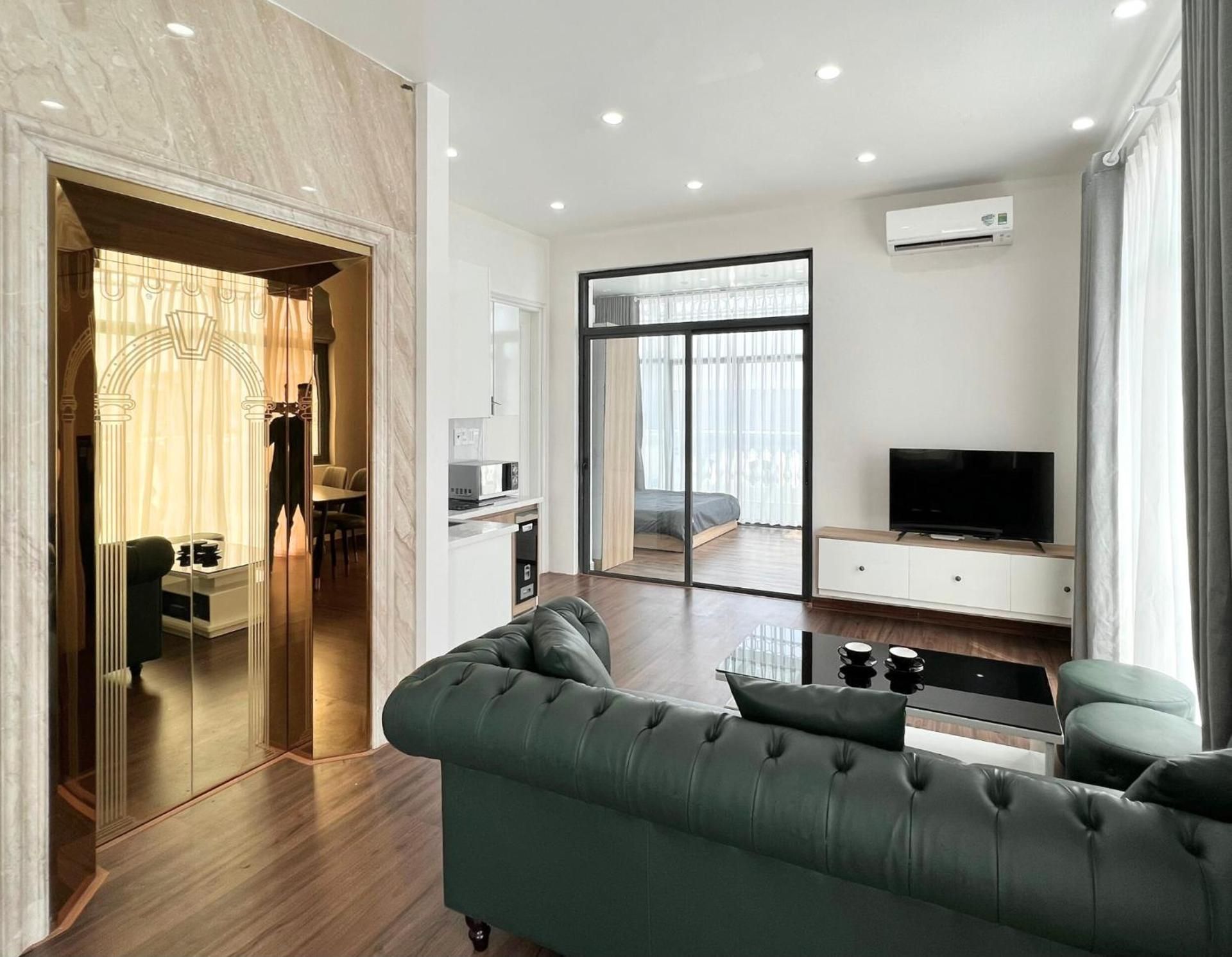 One-Bedroom Apartment with Balcony