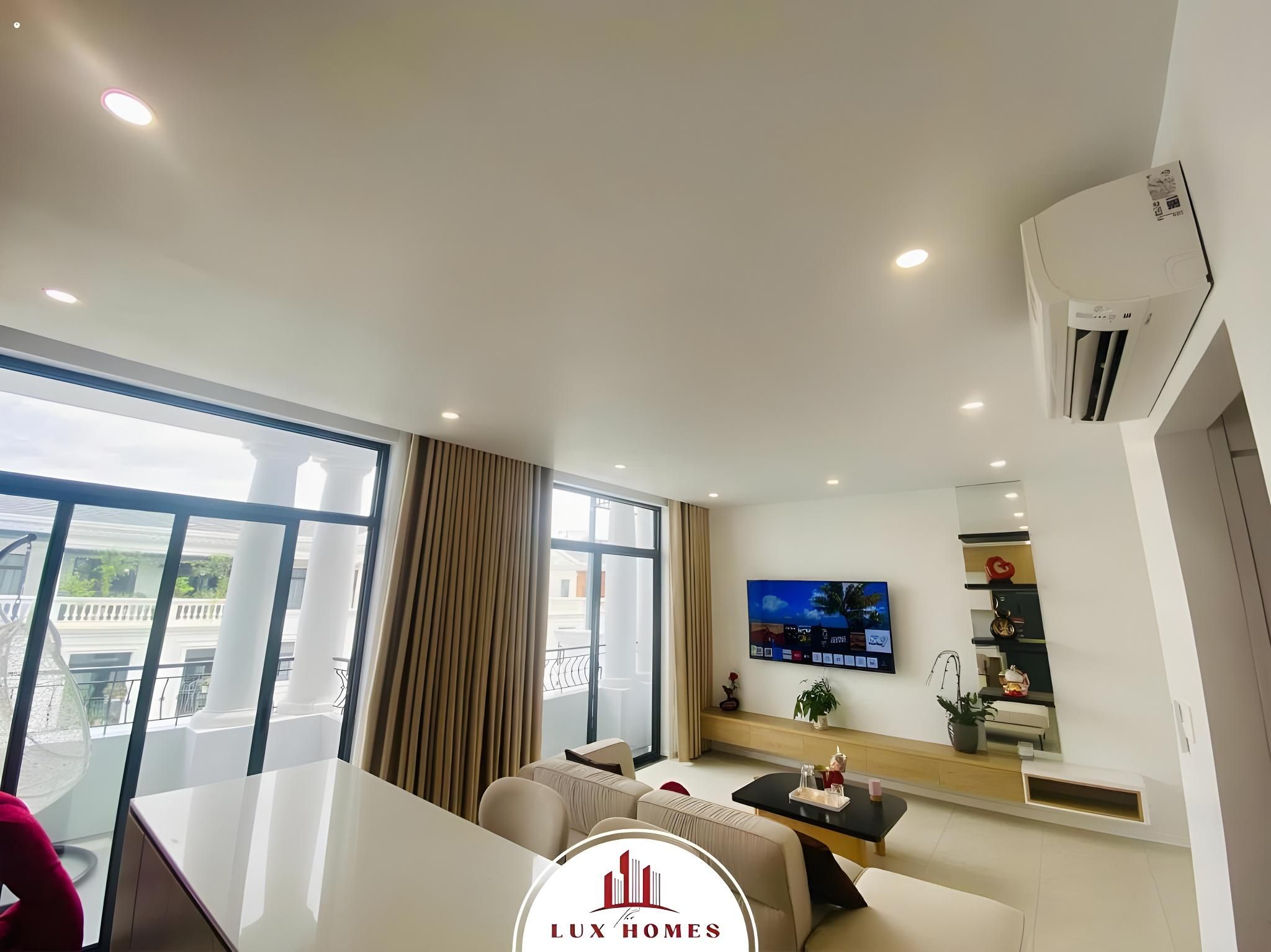 Apartment with Balcony and Kitchen