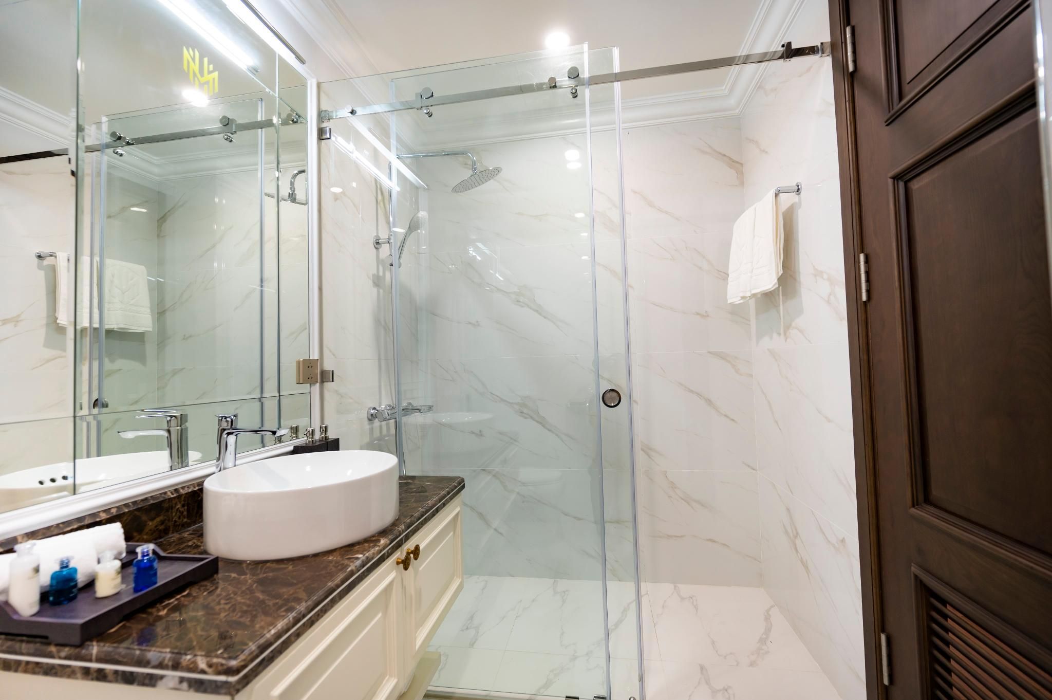 Studio with Queen Bed and Kitchenette